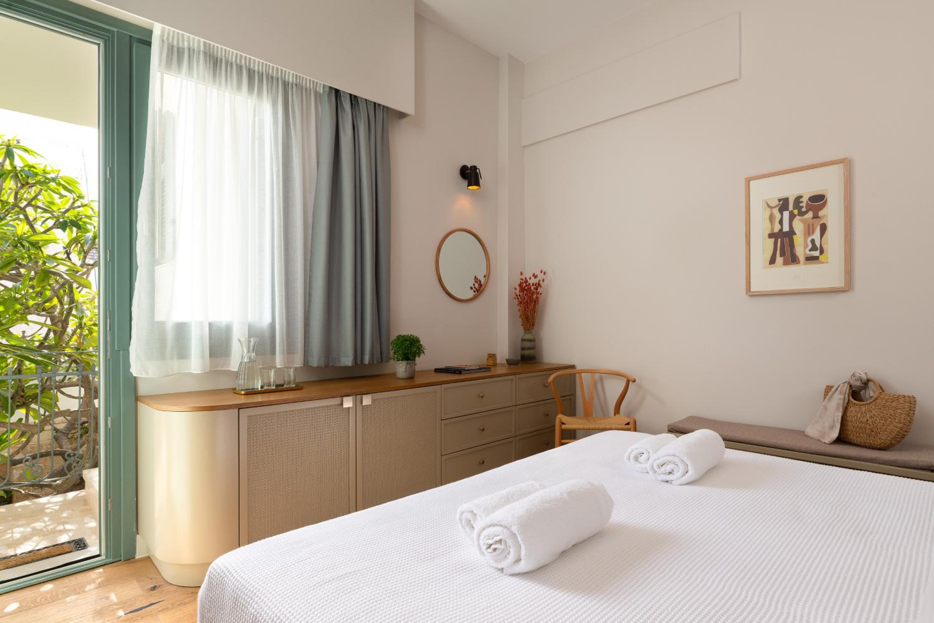 Deluxe Room - Photo 5