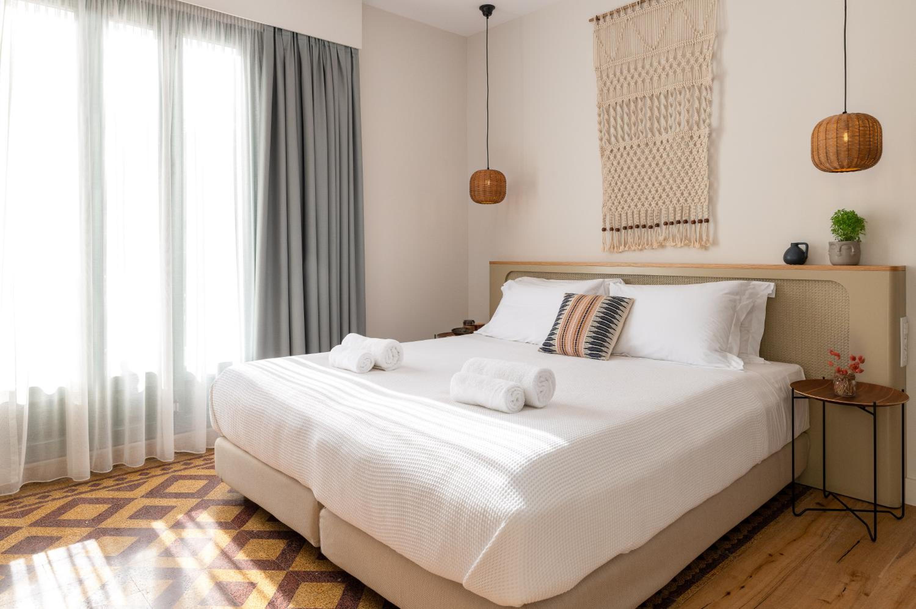 Deluxe Double Room with Balcony - Photo 3