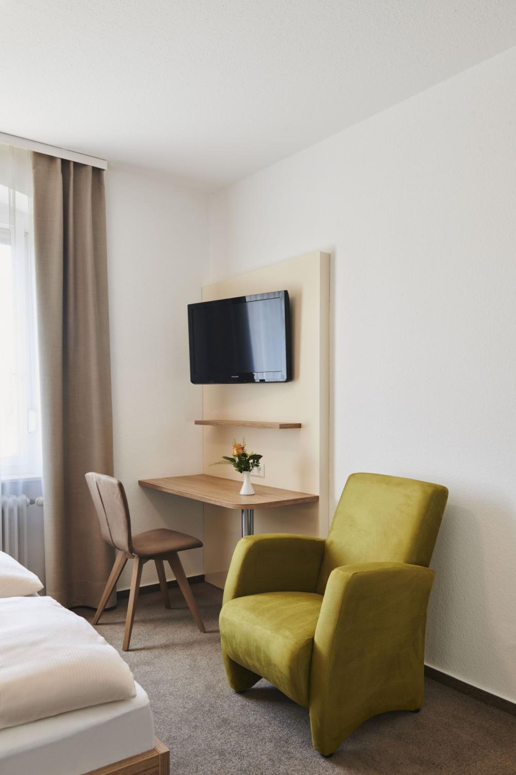 Standard Double Room - Photo 6