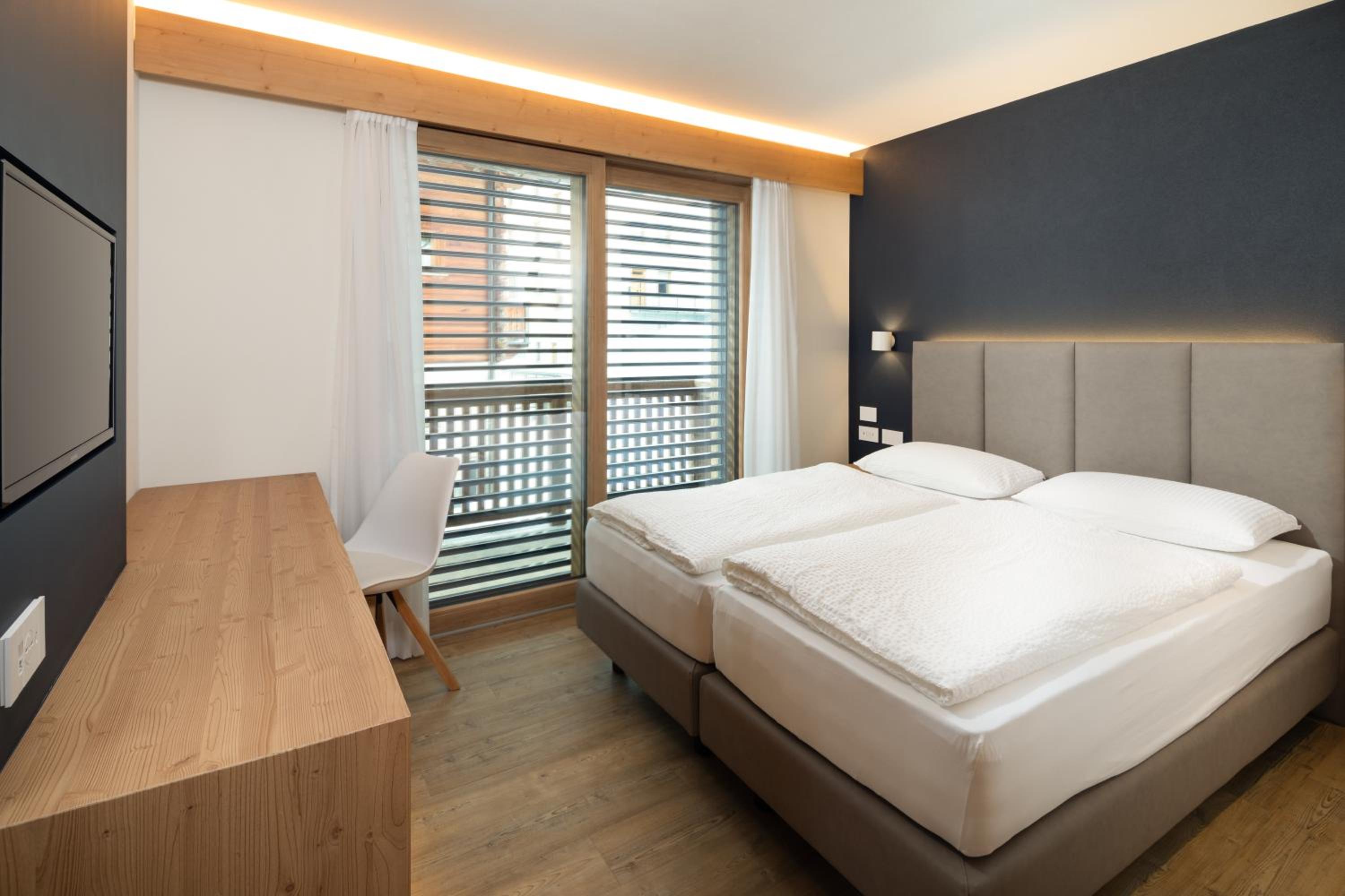 Double or Twin Room with Balcony - Photo 7