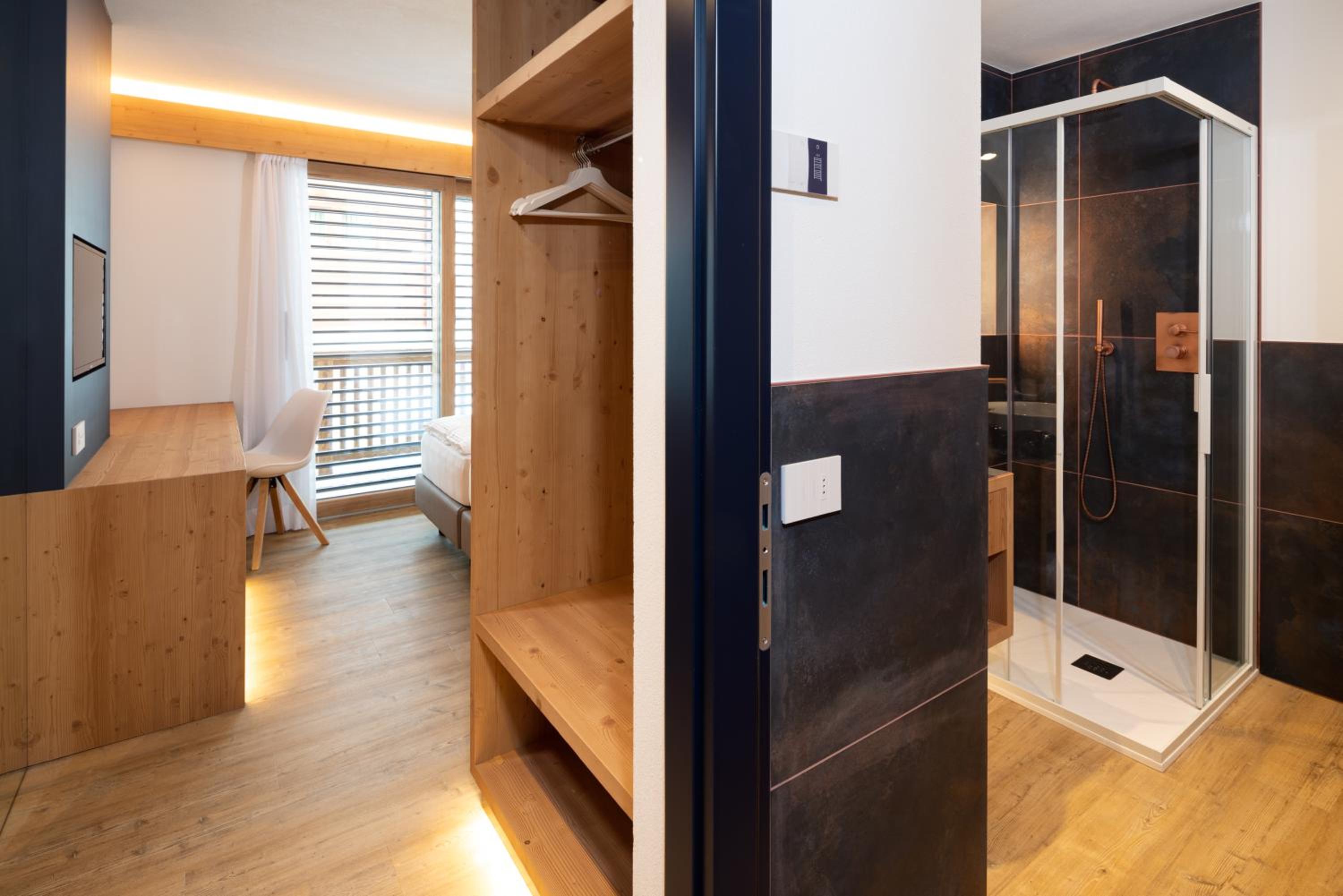 Double or Twin Room with Balcony - Photo 5