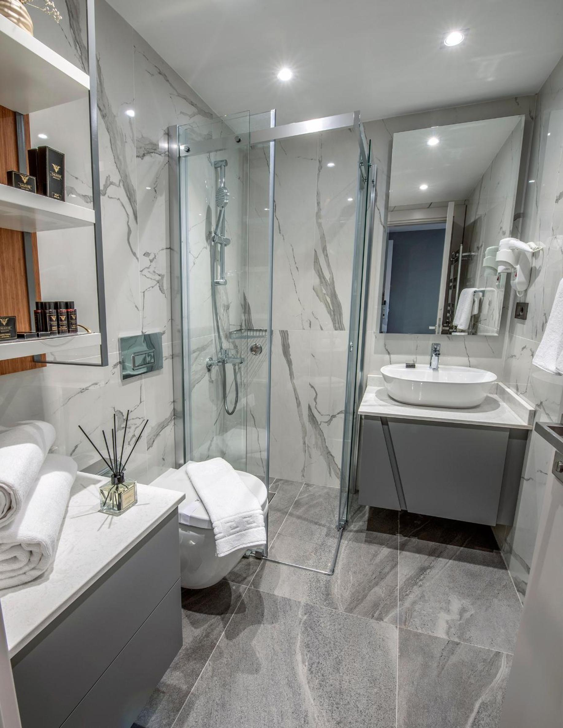 Deluxe Suite photo 3
