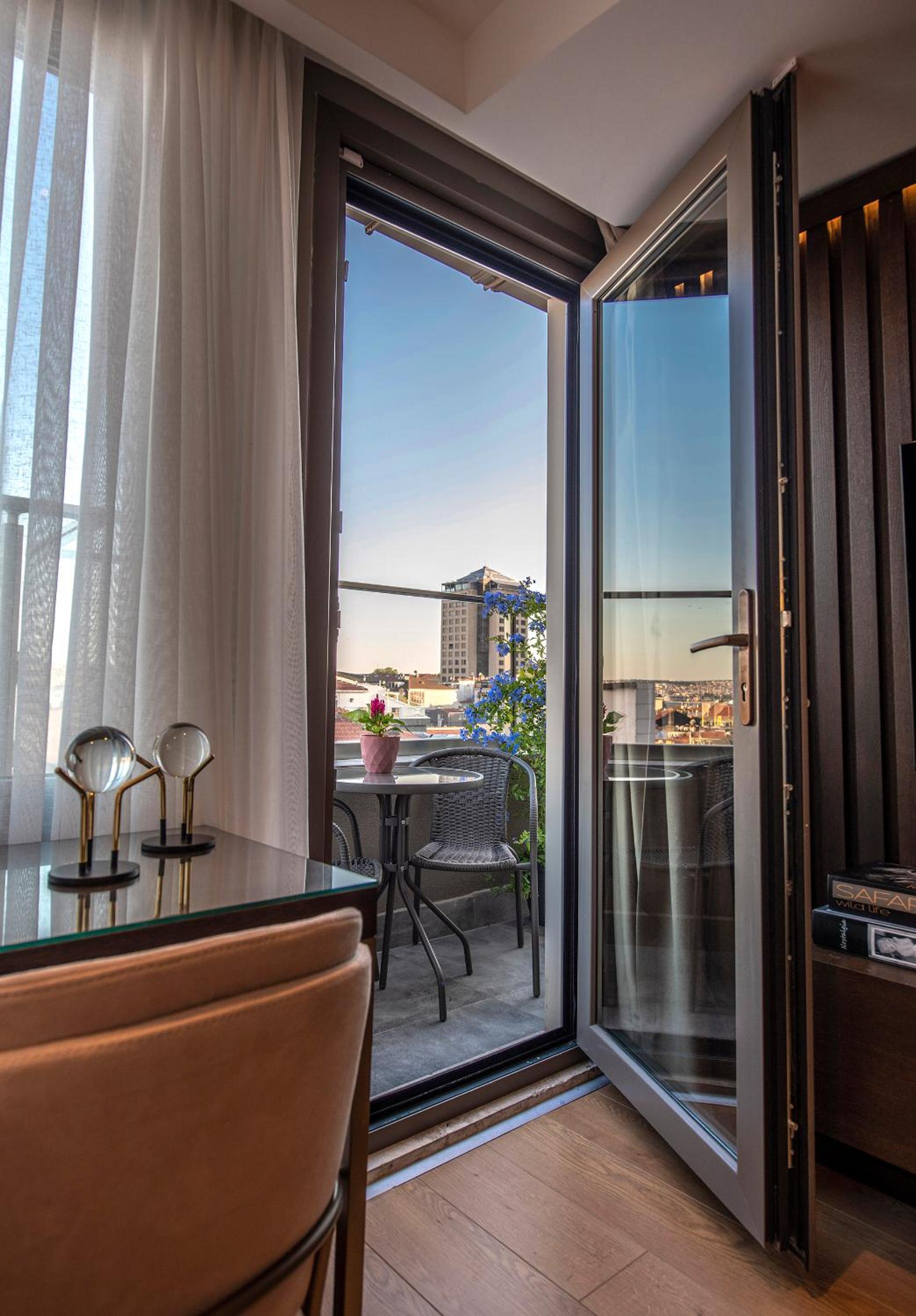 Suite with Balcony photo 2