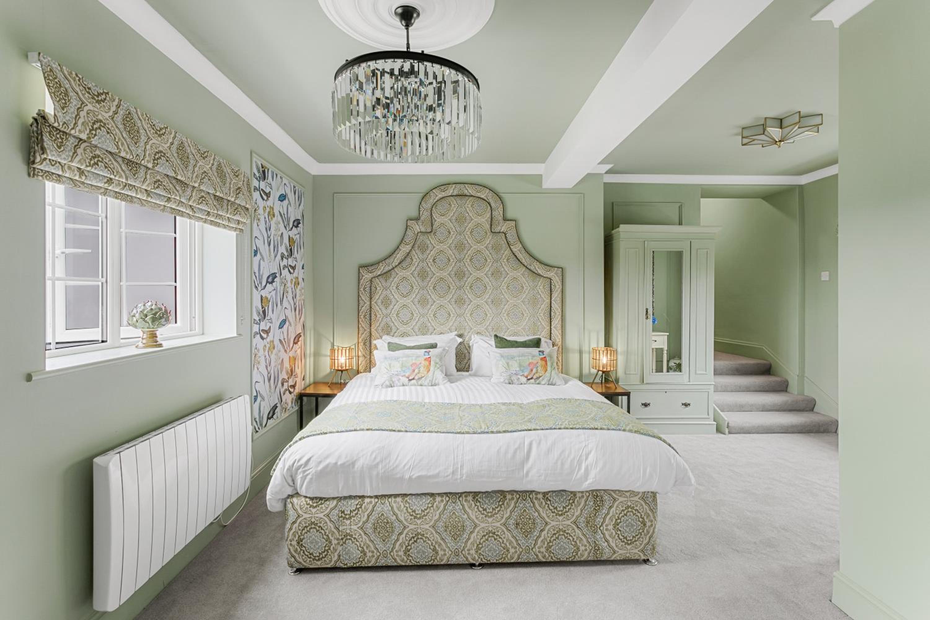 Superior King Room - Photo 8