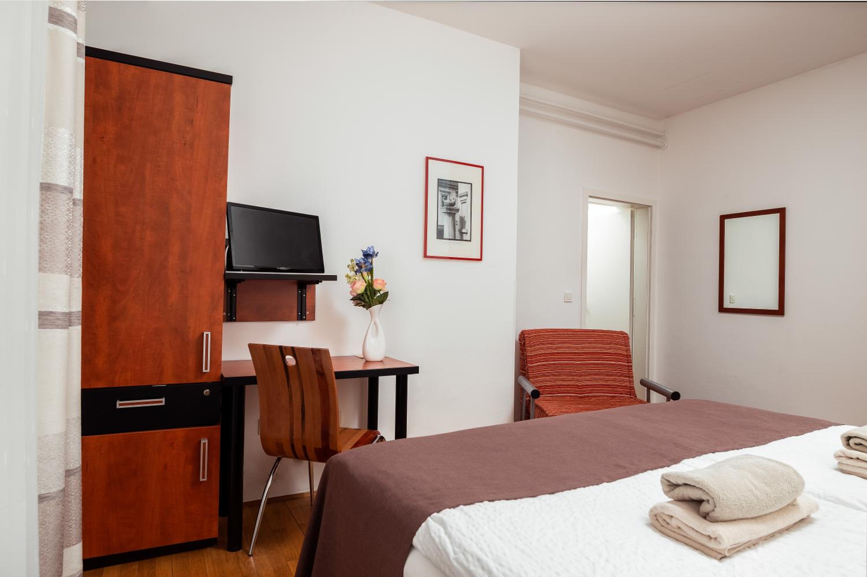 Double Room - Photo 3