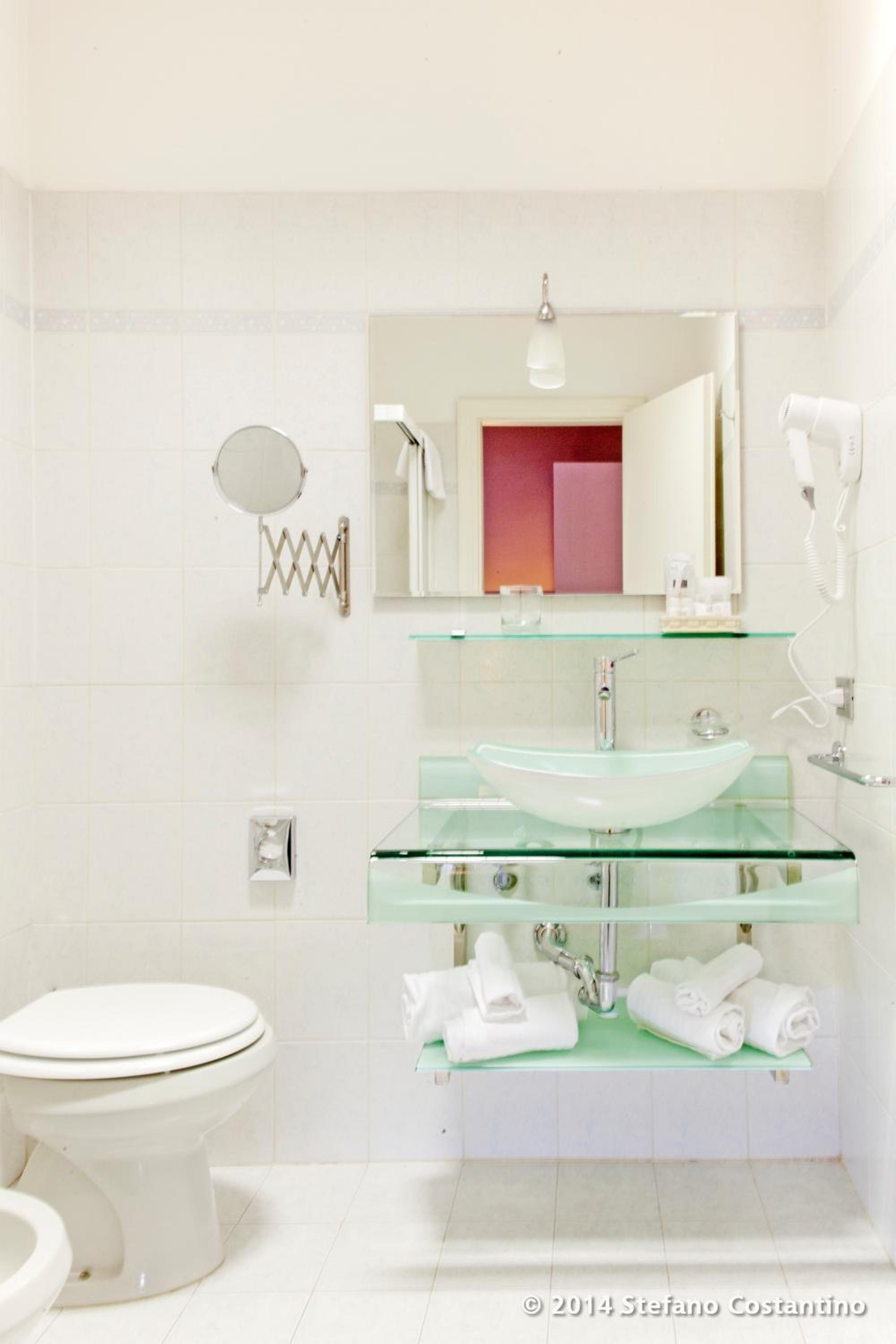 Standard Double or Twin Room photo 3