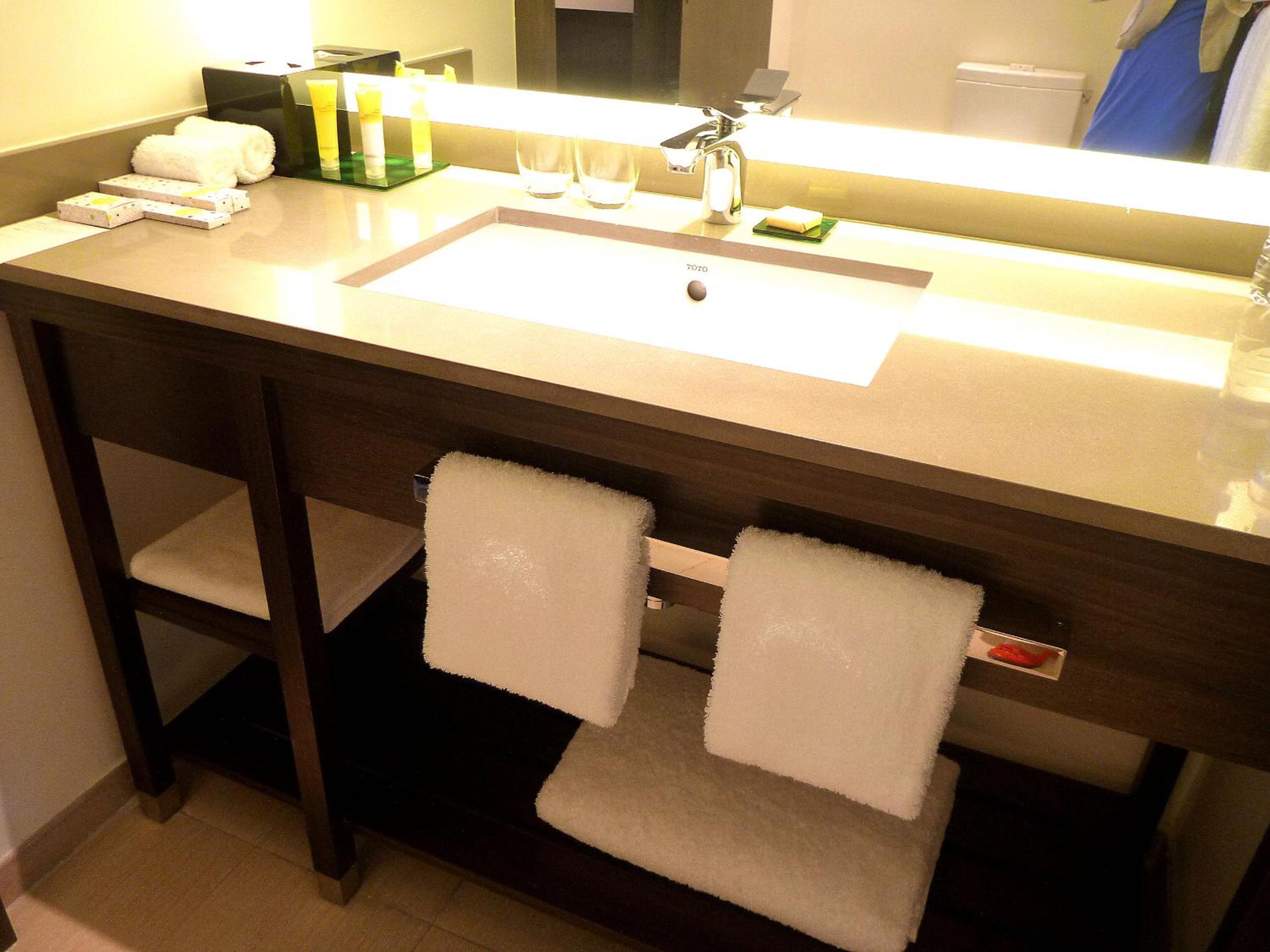 Specialty King Room with Sofa Bed  photo 3