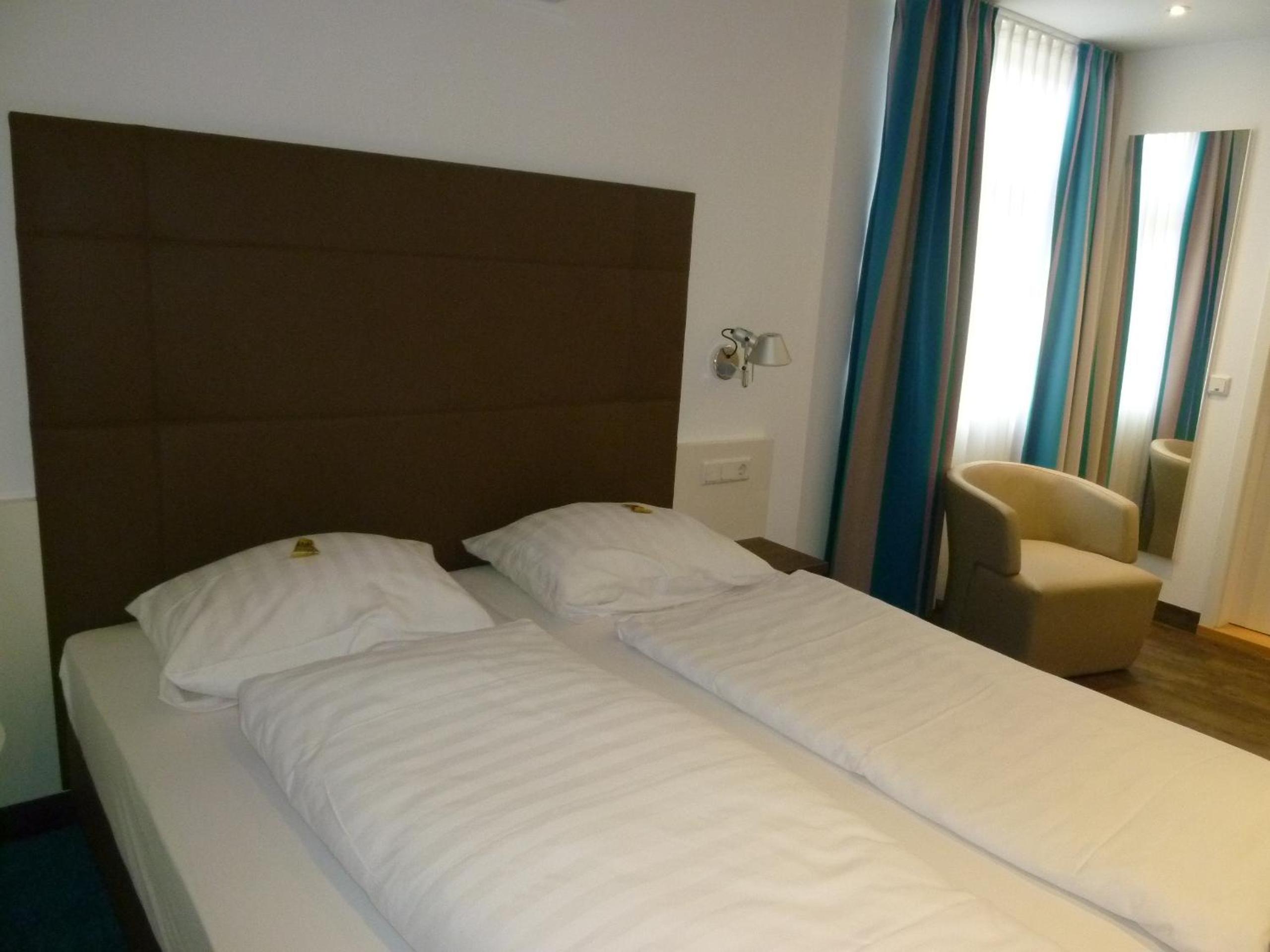 Double Room - Photo 6
