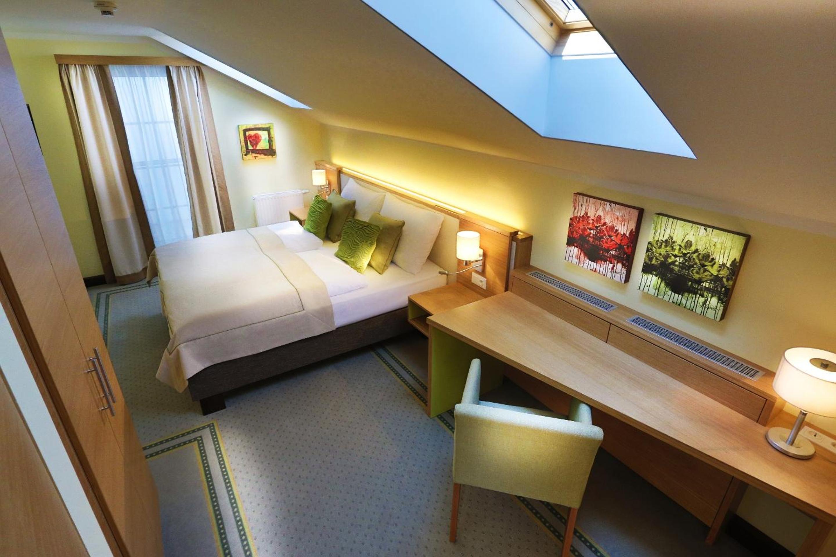 Standard Double or Twin Room - Photo 1