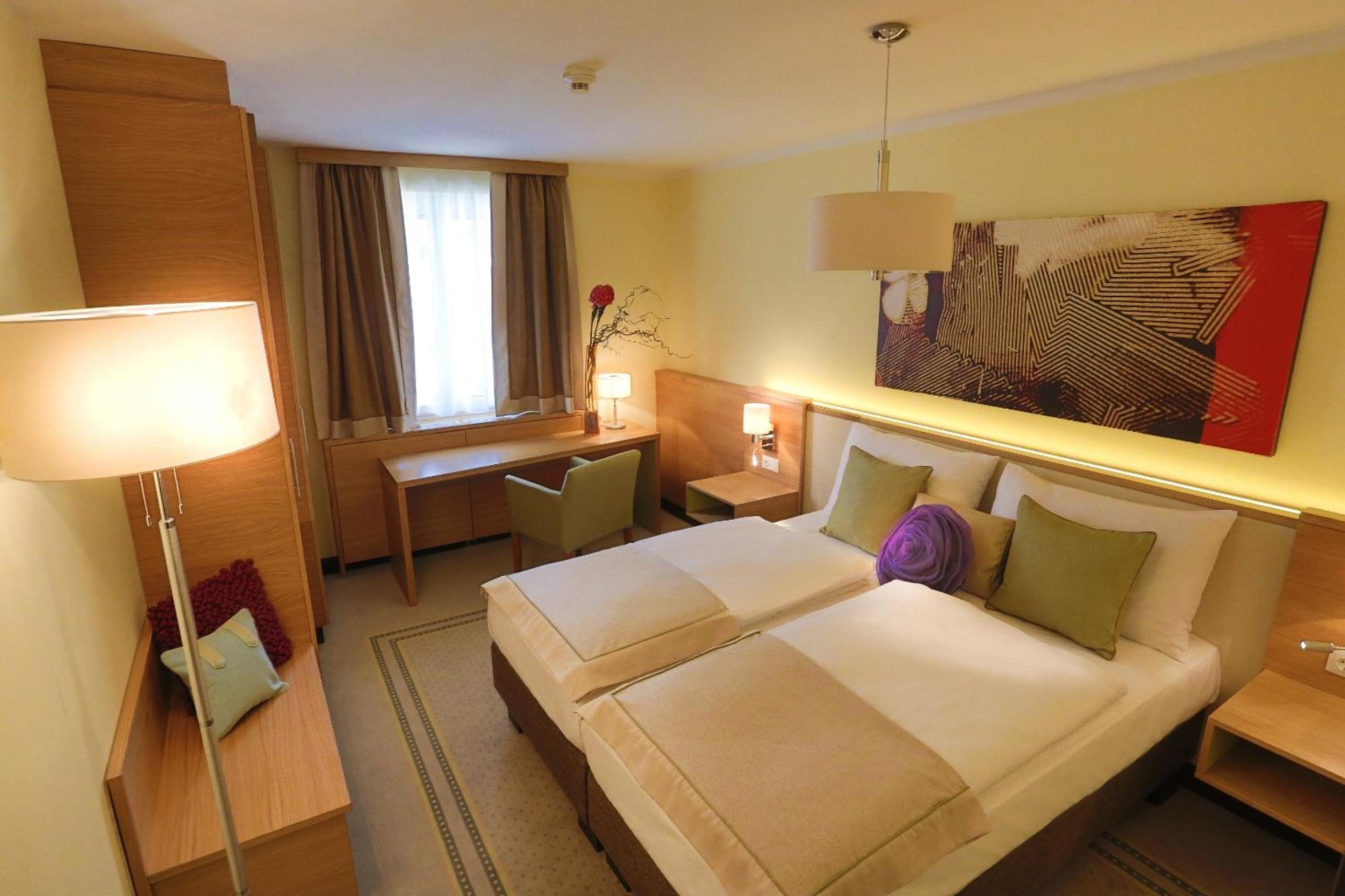 Standard Double or Twin Room - Photo 2
