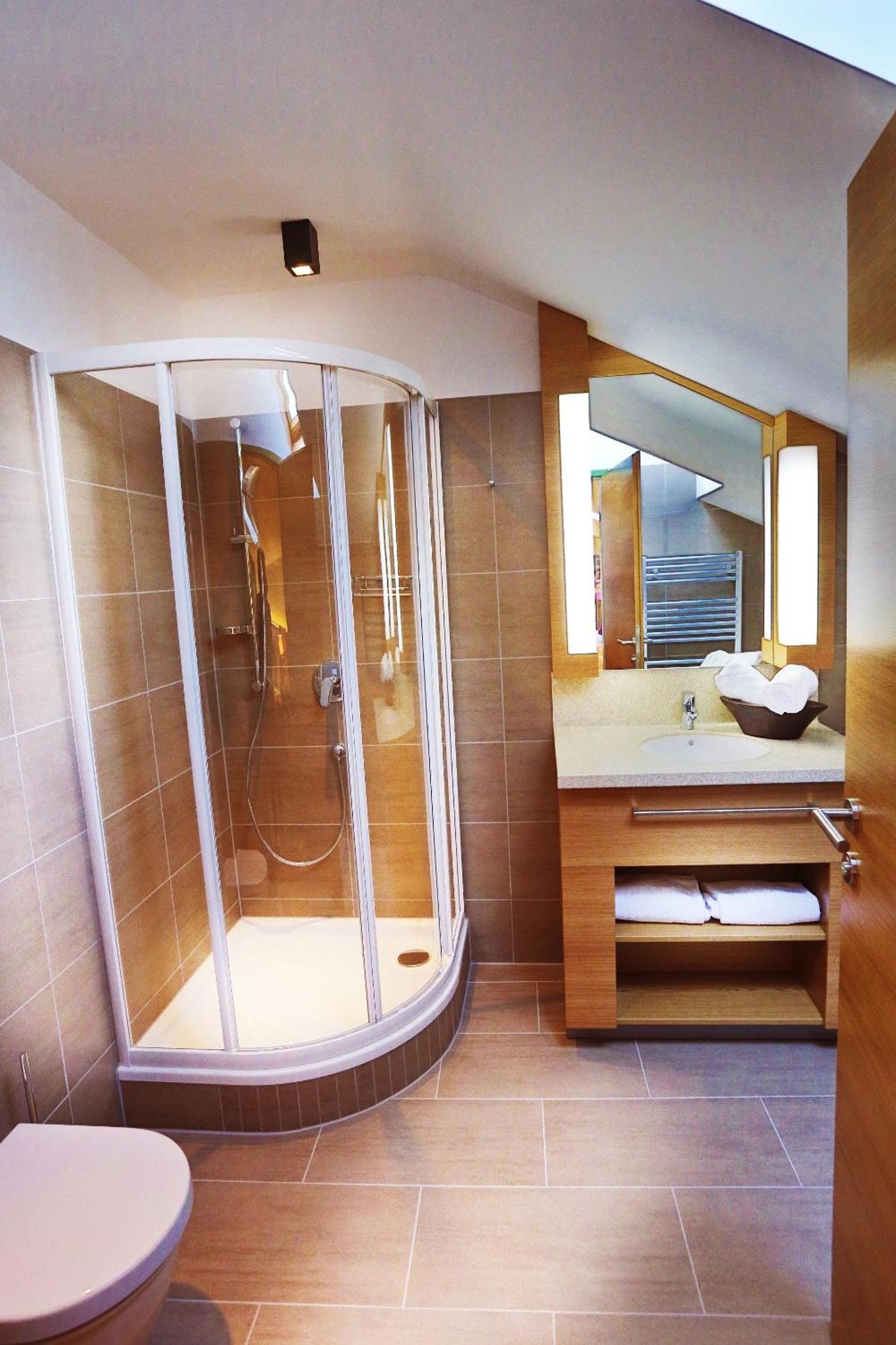 Standard Double or Twin Room - Photo 4