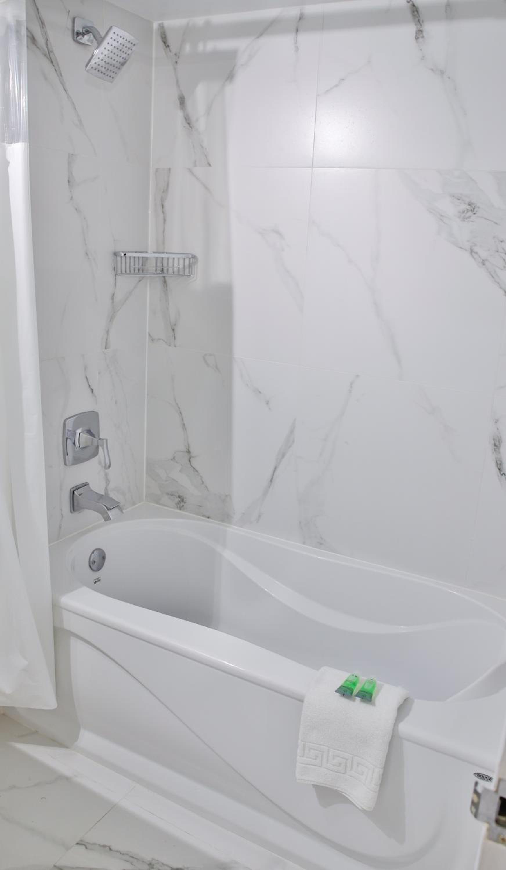 Superior Queen Room with Two Queen Beds - Newly Renovated - Photo 20