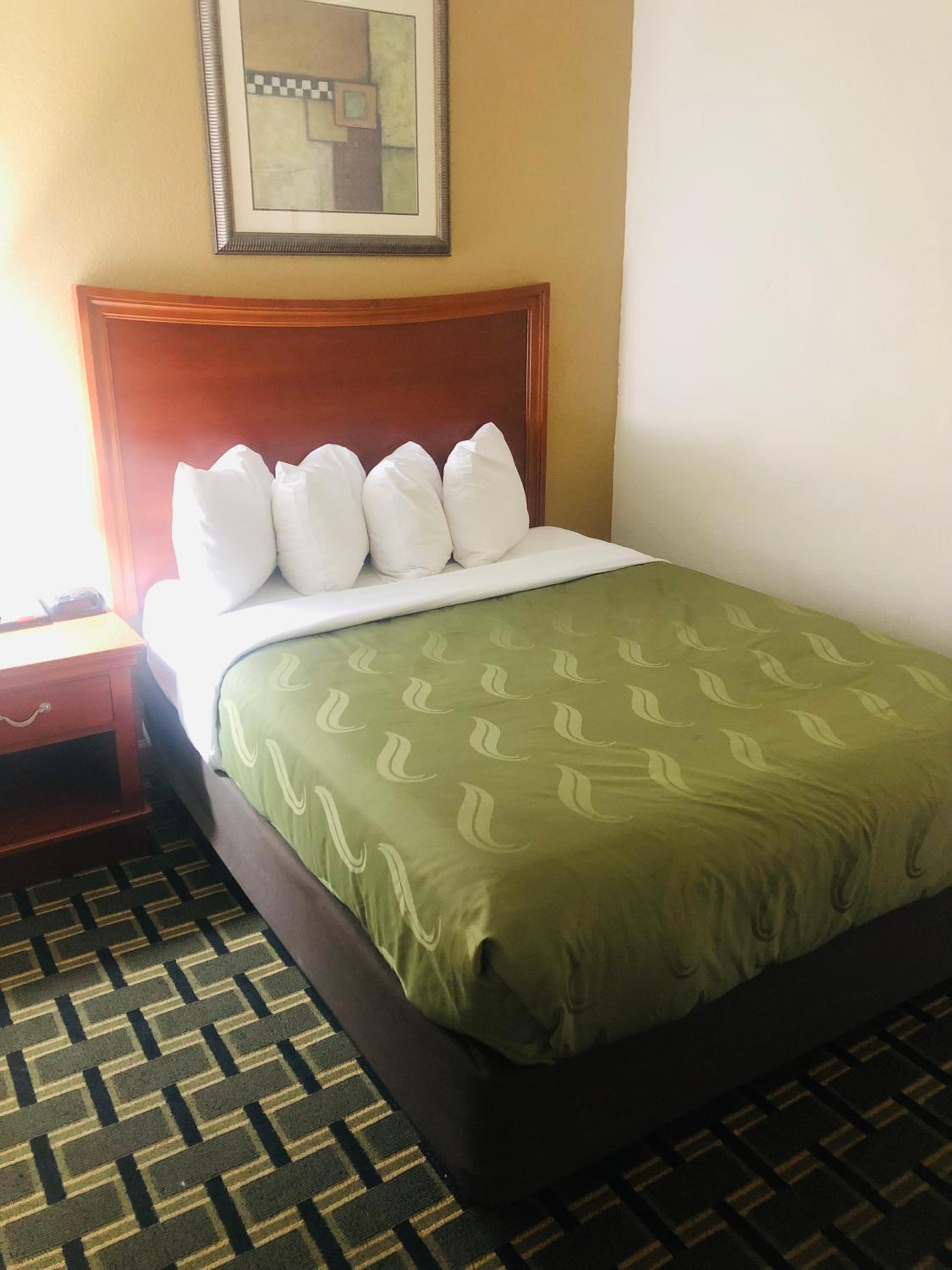 Deluxe Queen Room