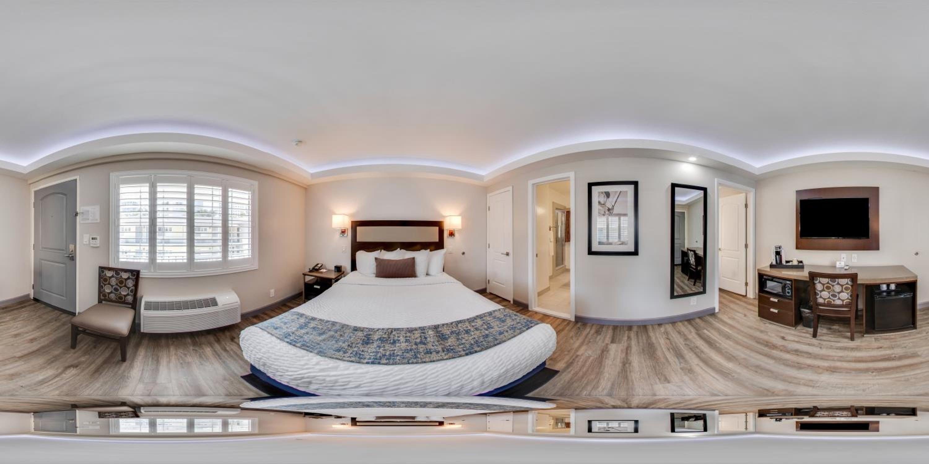 Queen Room with One Queen Bed and One Double Bed - Non-Smoking - Photo 4