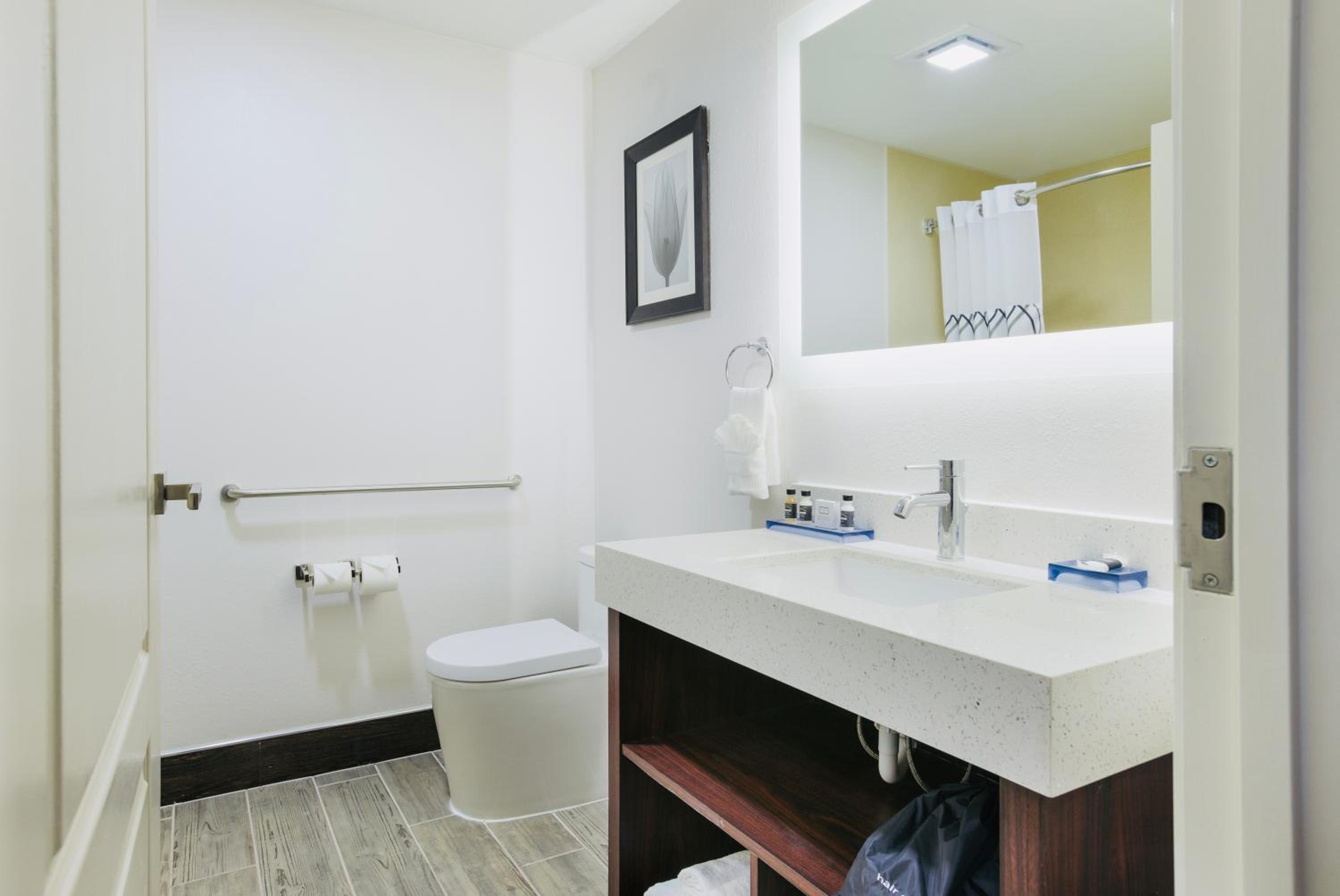 King Suite - Non Smoking - Photo 2