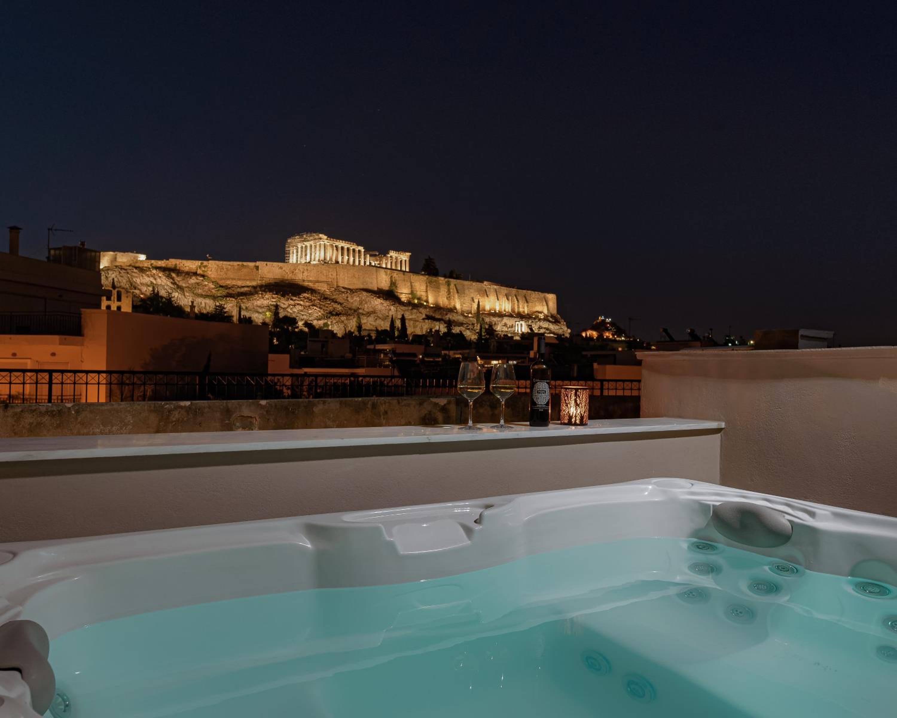 Three-Bedroom Suite with Rooftop Hot Tub photo 2