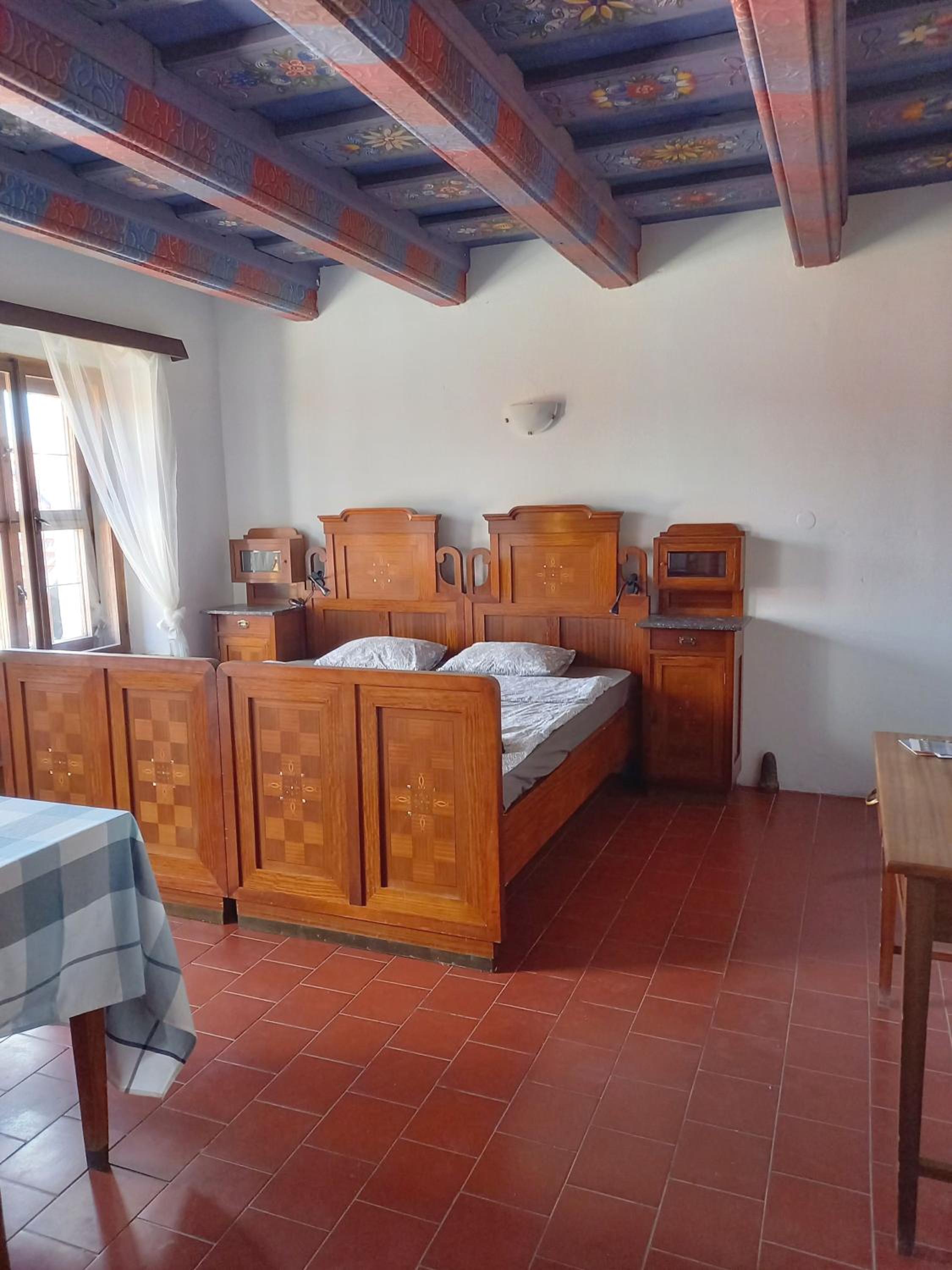 One-Bedroom Apartment - Photo 1