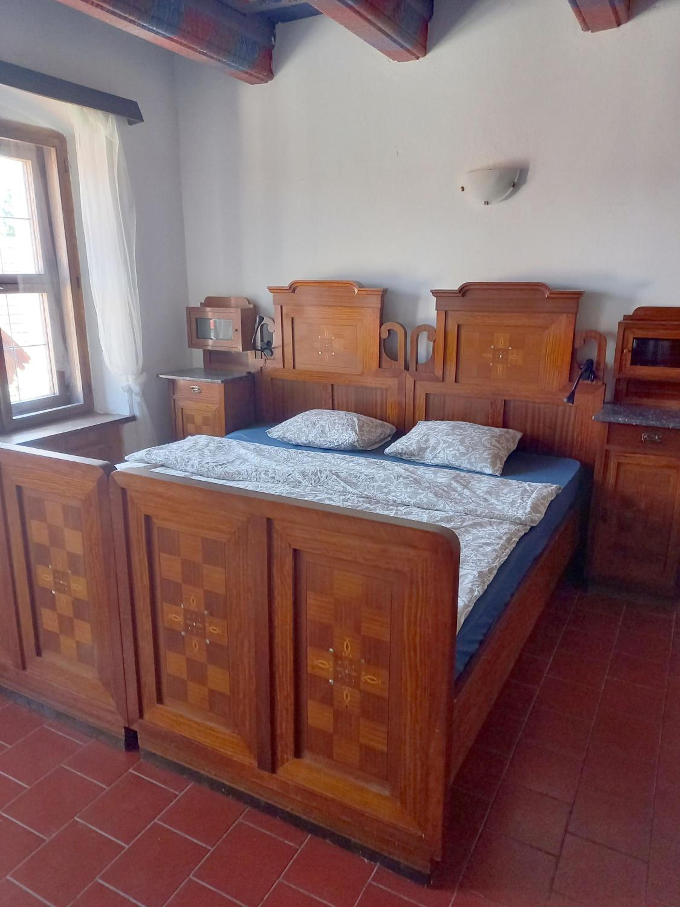 One-Bedroom Apartment - Photo 2