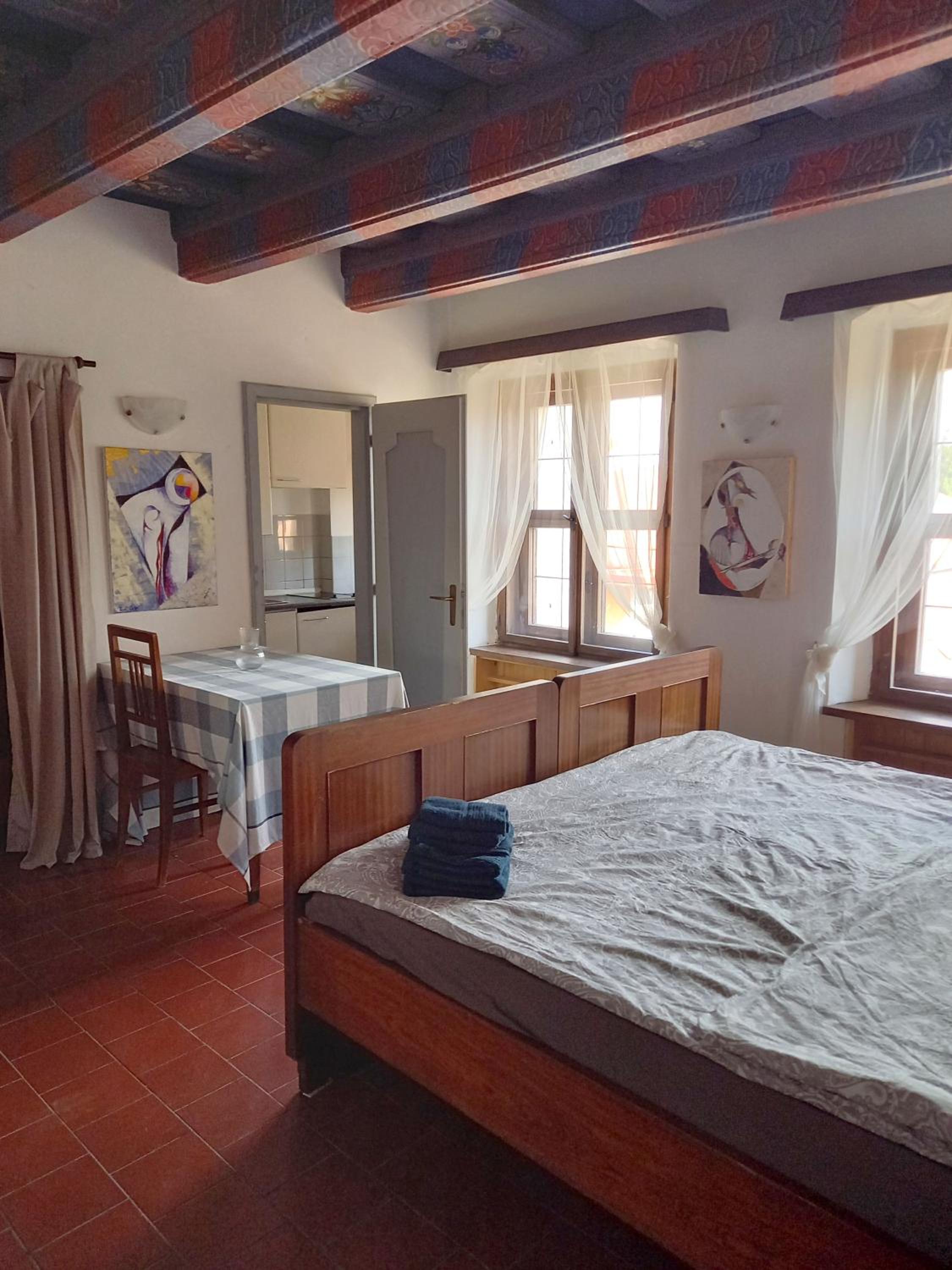 One-Bedroom Apartment - Photo 3
