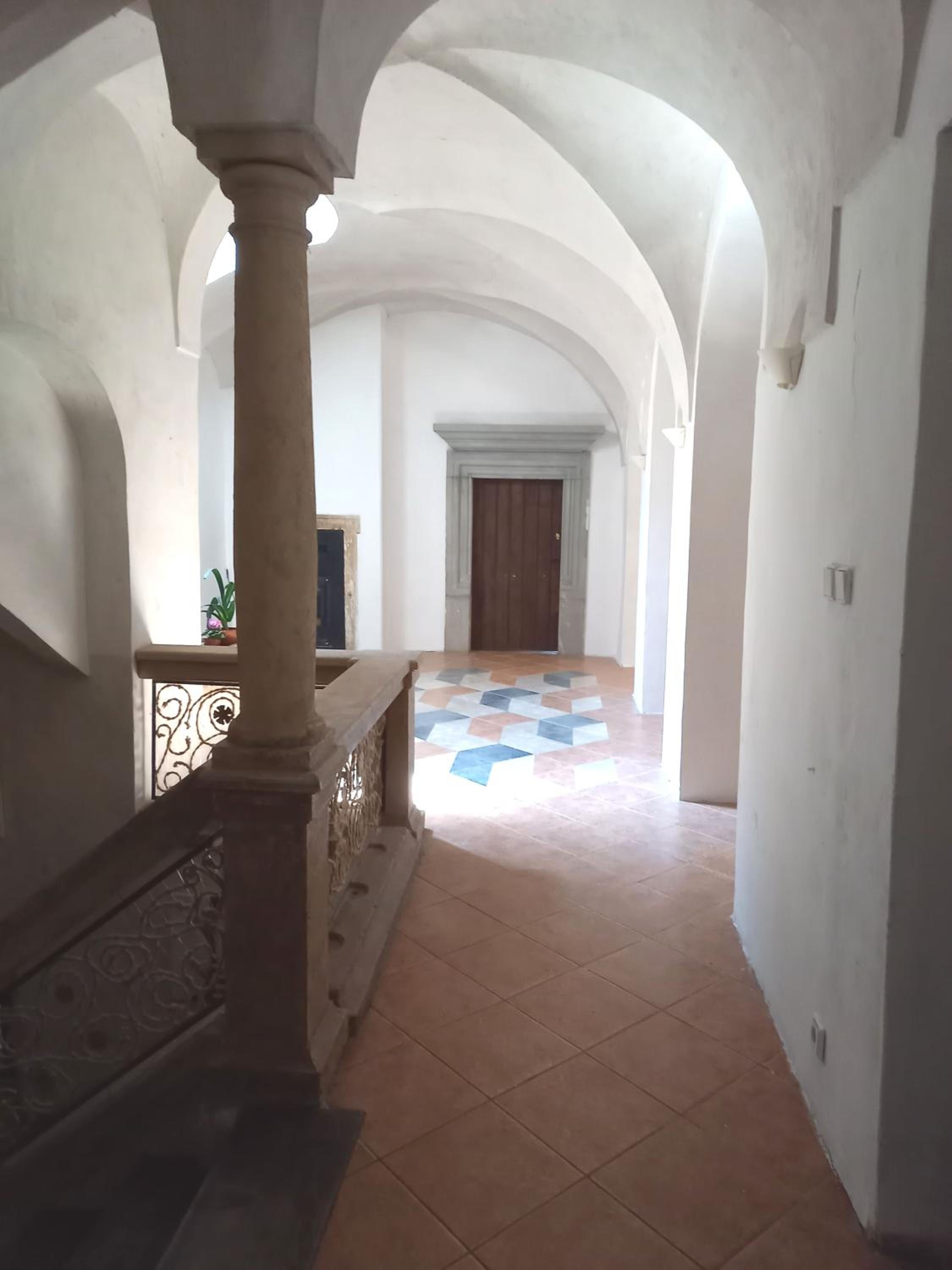 One-Bedroom Apartment - Photo 6