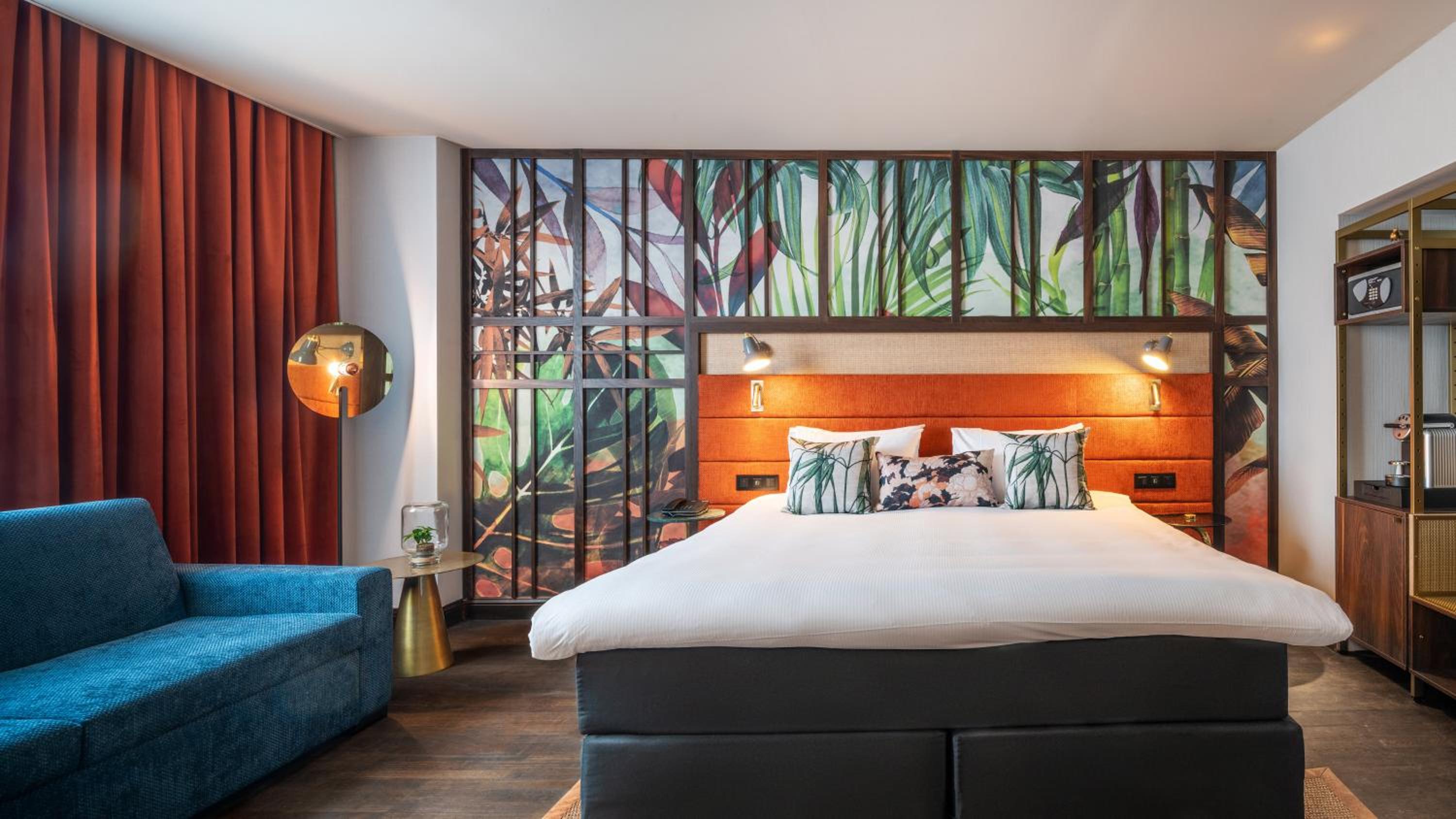 Premium King Room with Sofa Bed - Photo 8
