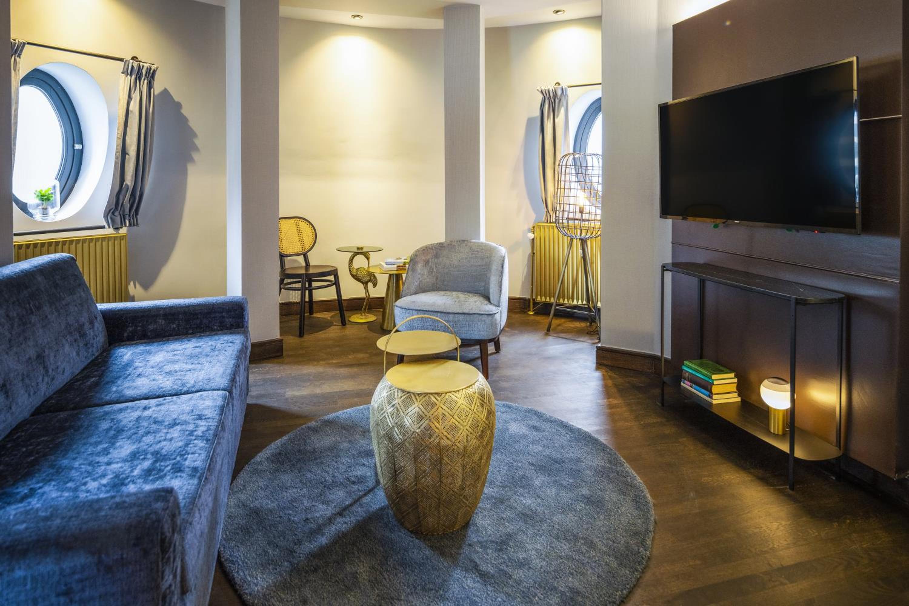 One-Bedroom King Suite - Photo 7