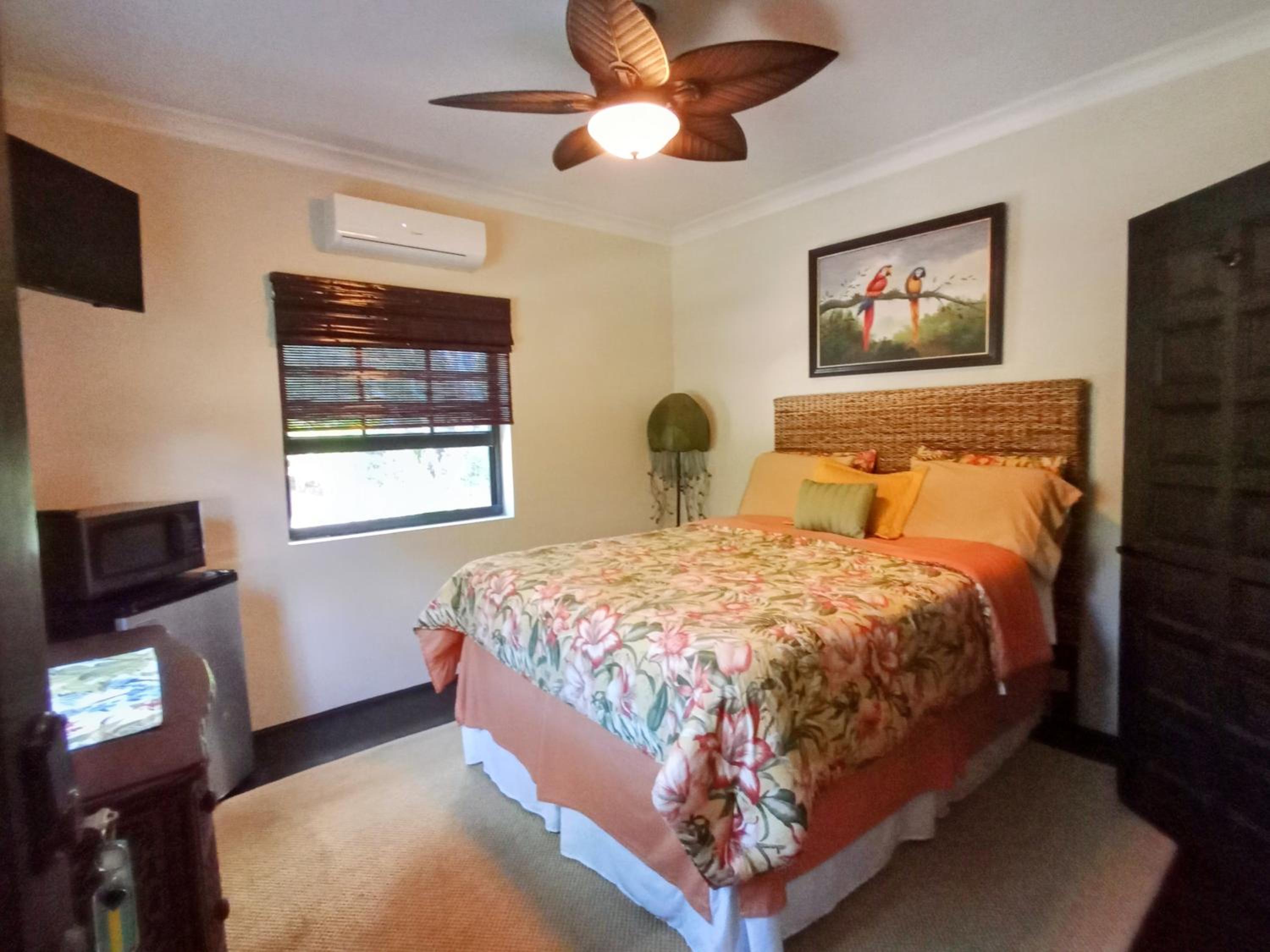 Queen Room photo 1