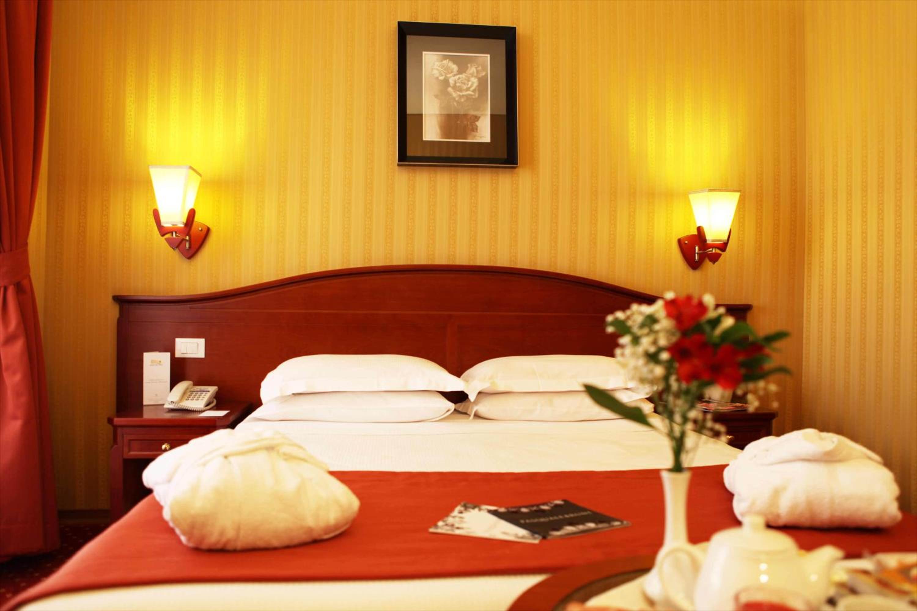 Double Room with Balcony thumbnail 5