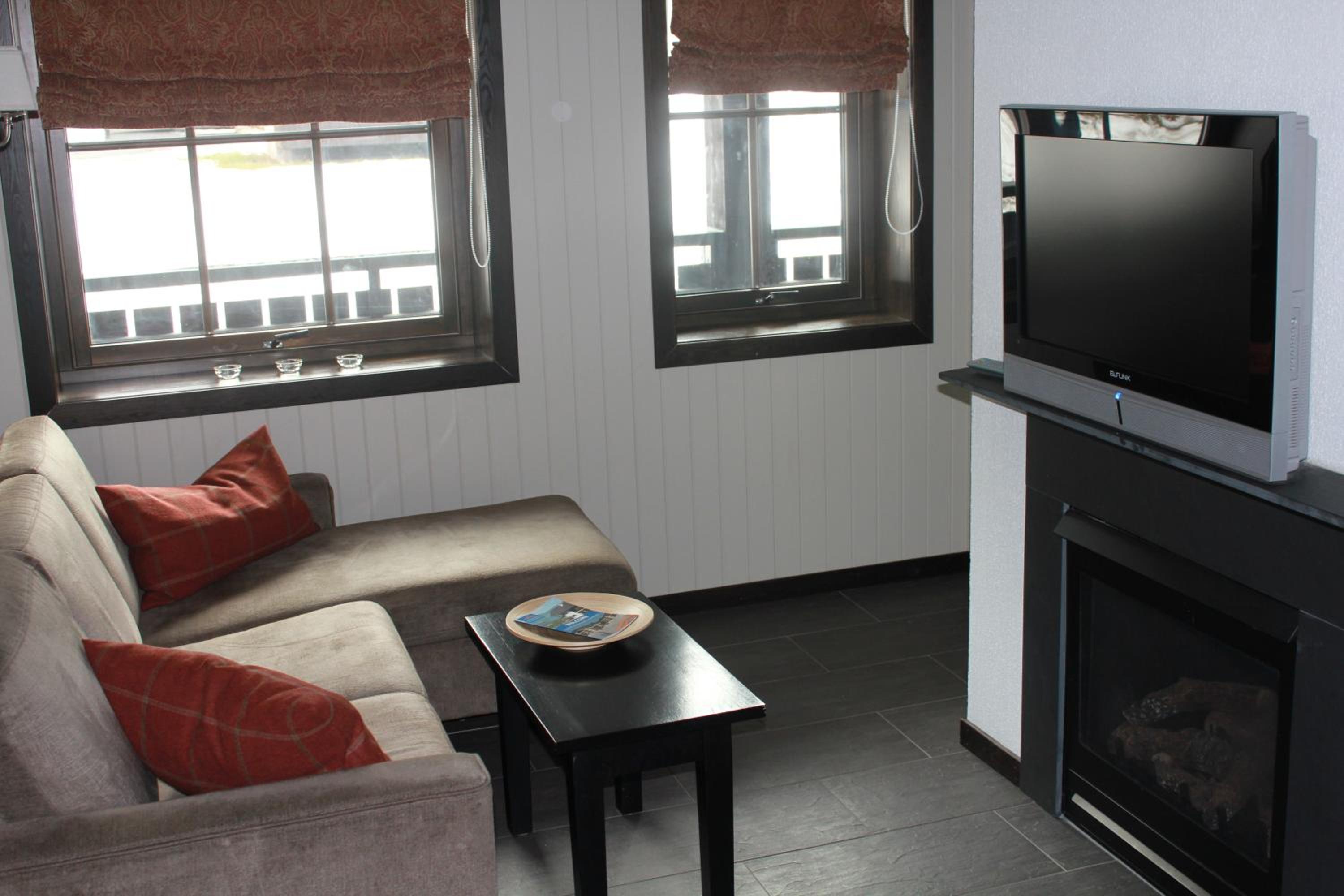 Two-Bedroom Apartment - Photo 5