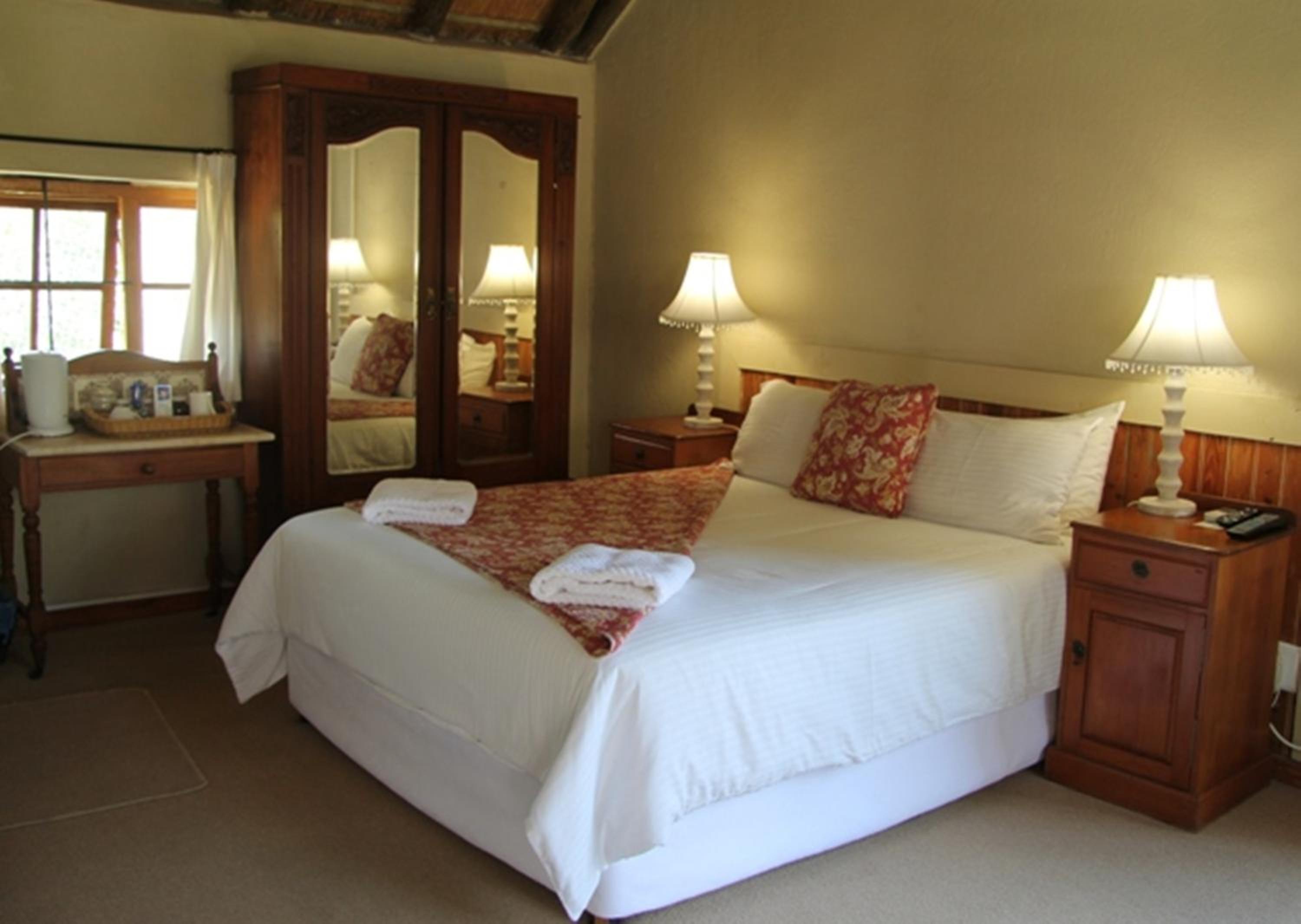Standard Queen Room - Photo 7