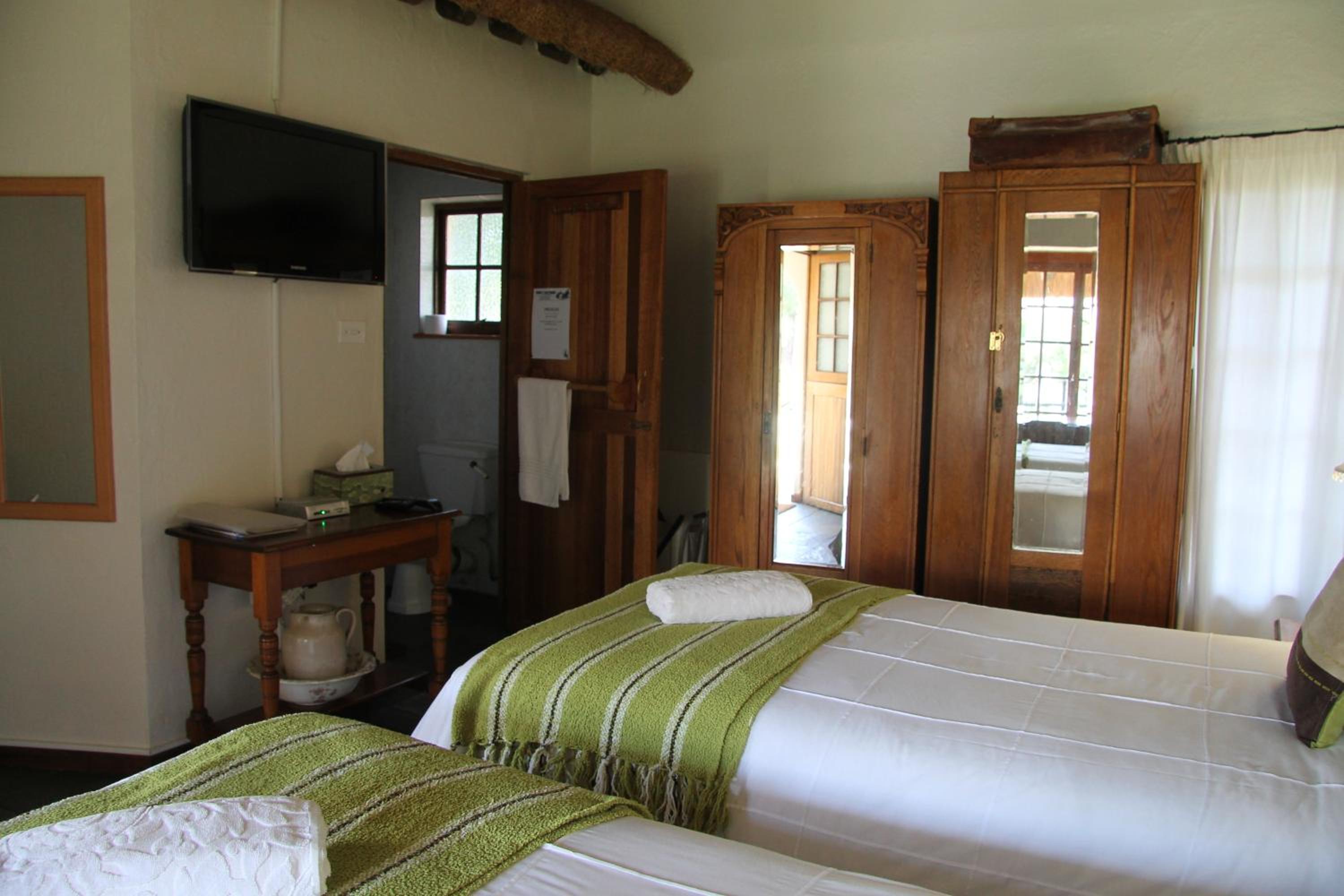 Standard Twin Room - Photo 2