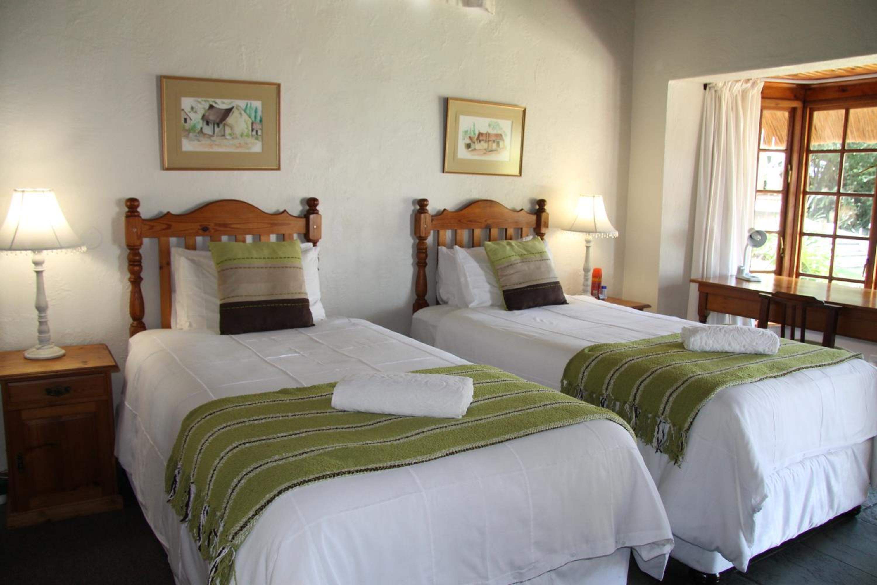 Standard Twin Room - Photo 3