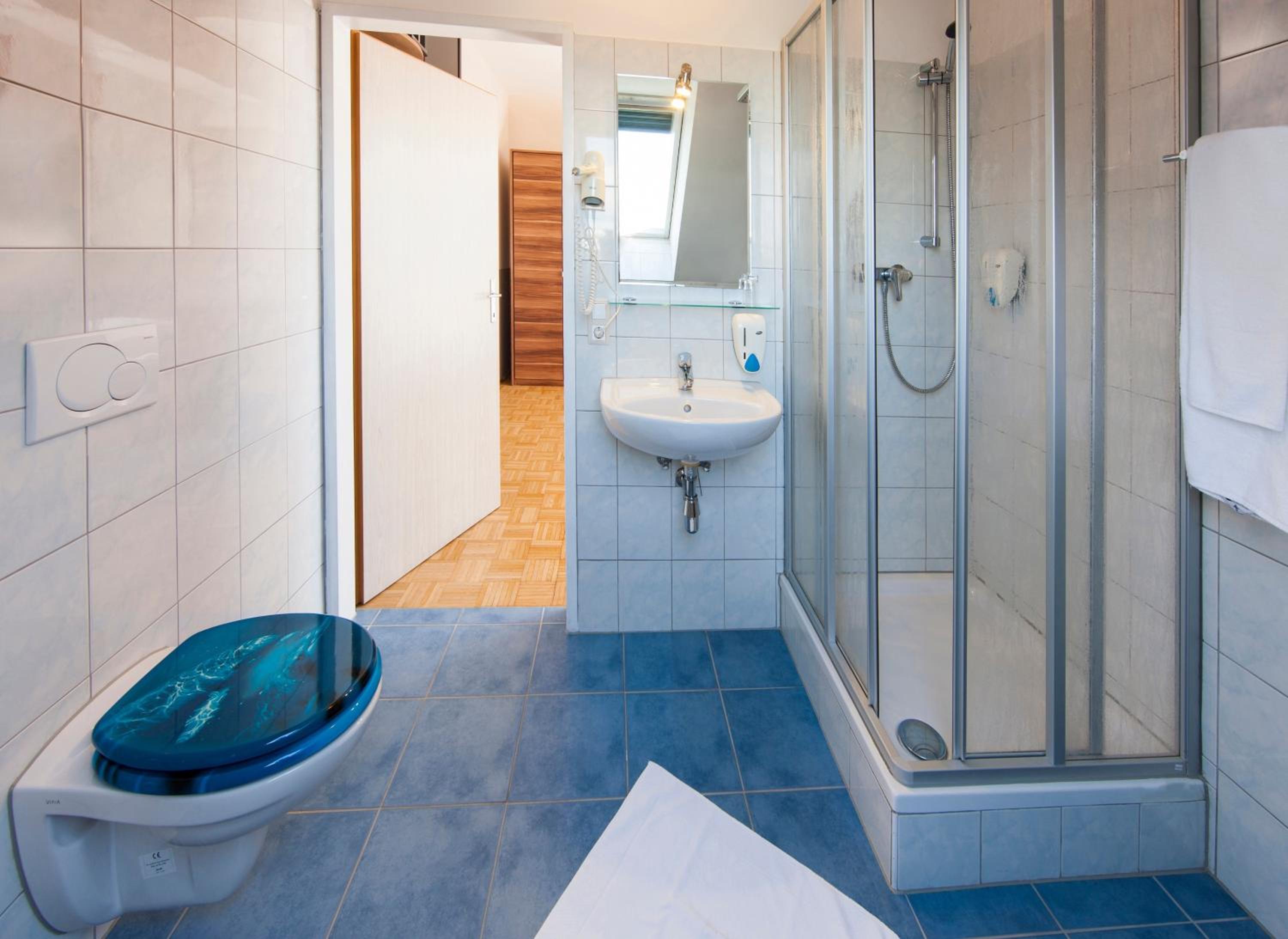 Double Room - Photo 7