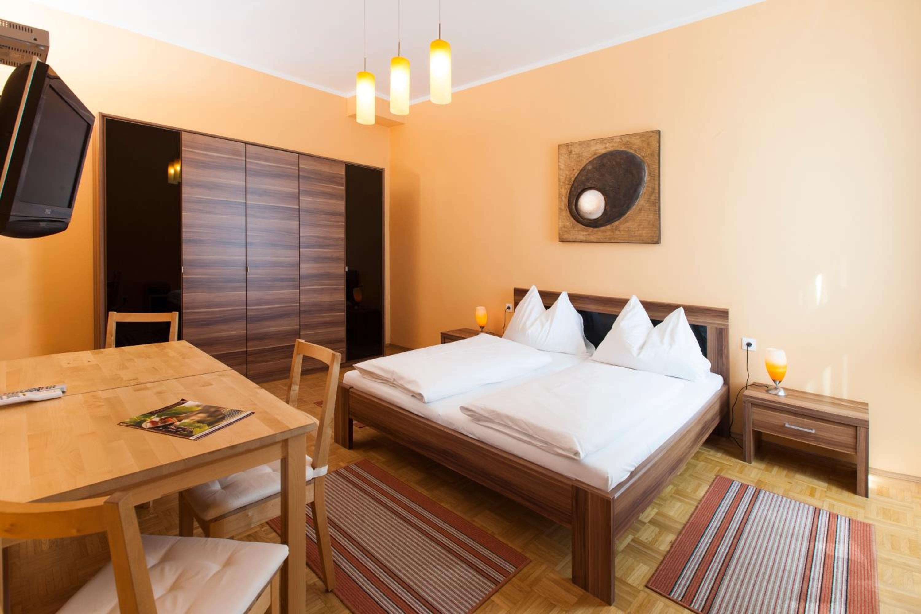 Double Room - Photo 5