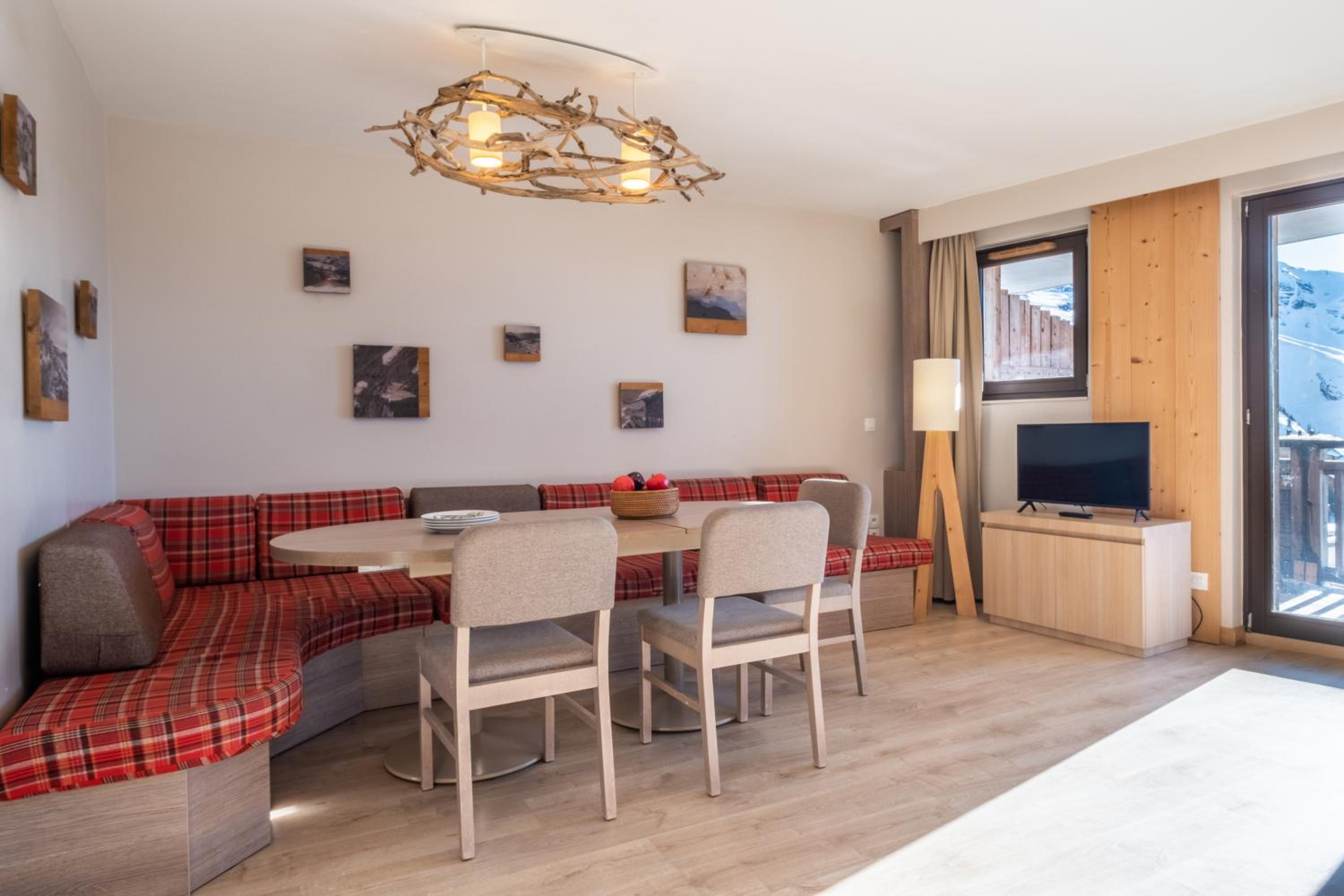 Two-Bedroom Apartment with Balcony (6 People) - Sunday