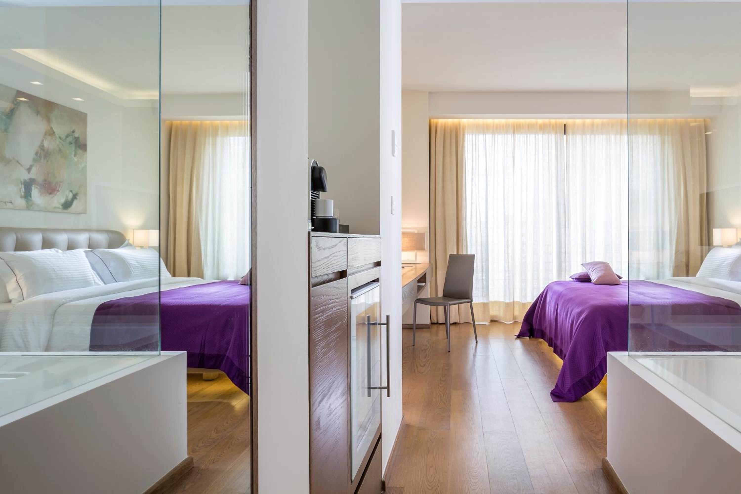 One-Bedroom Suite with Balcony photo 3