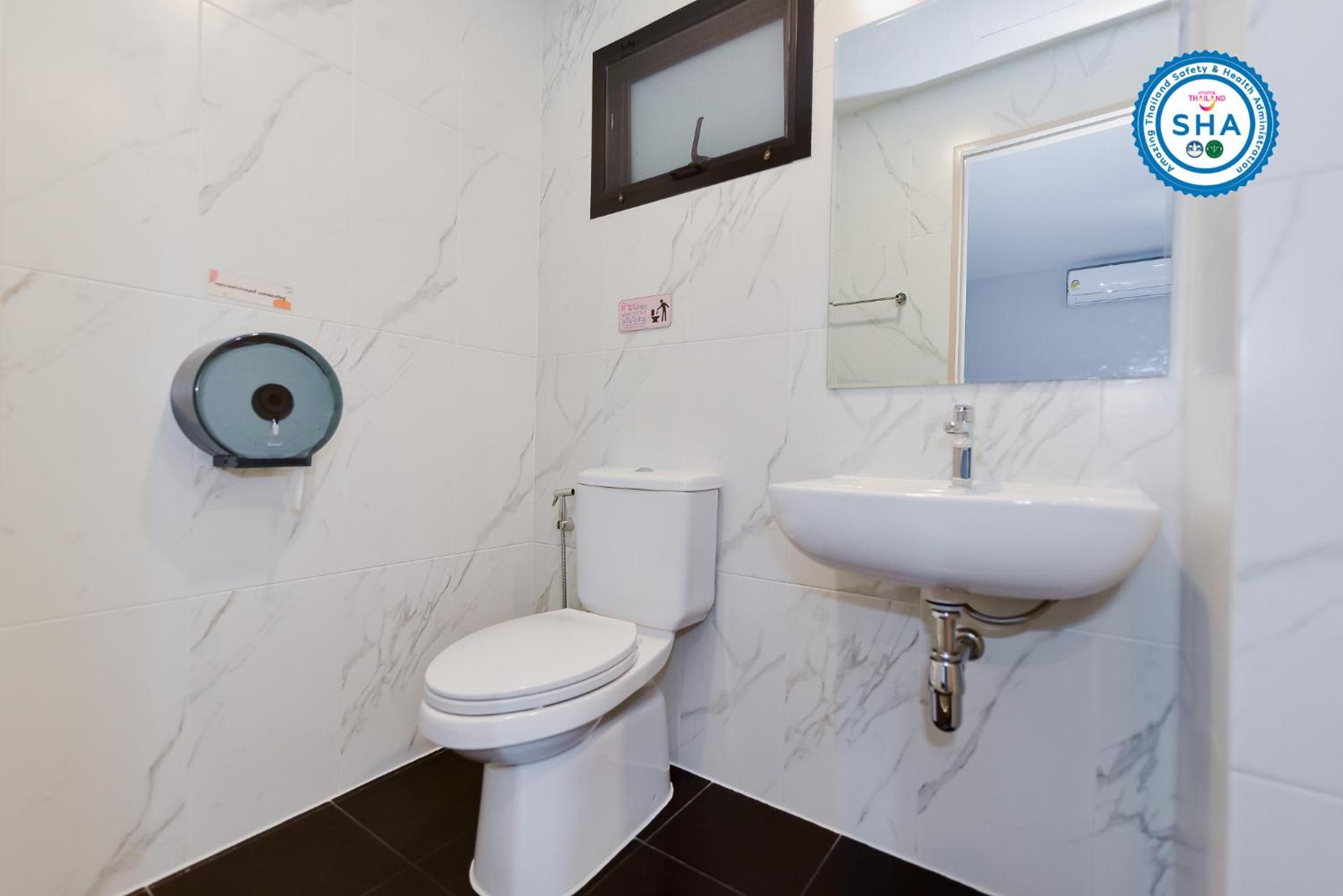 Standard Twin Room - Photo 8