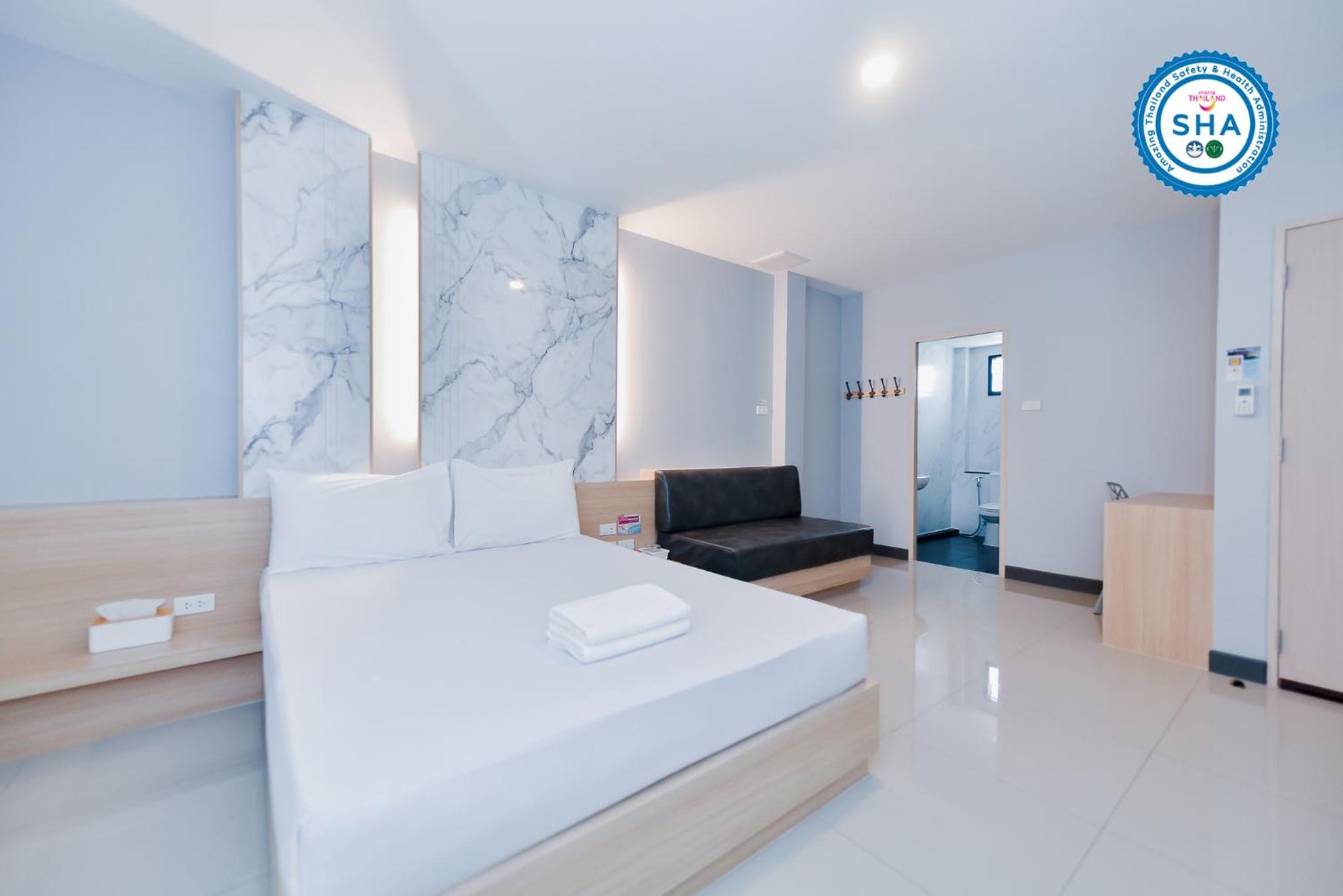 Budget Double Room - Photo 11