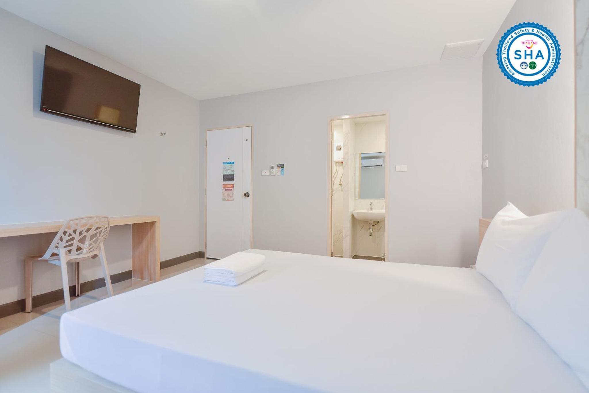 Budget Double Room - Photo 10