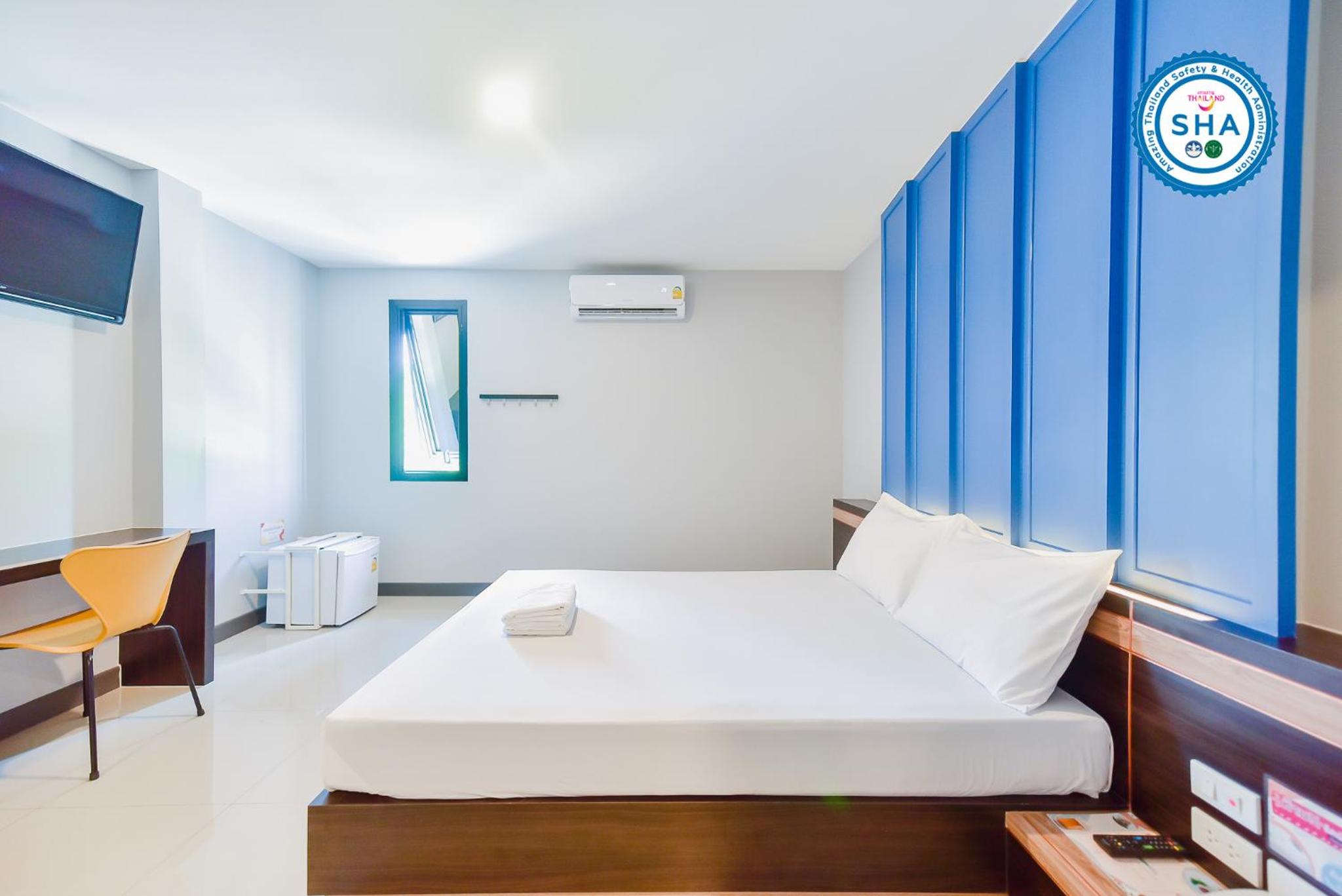 Budget Double Room - Photo 9