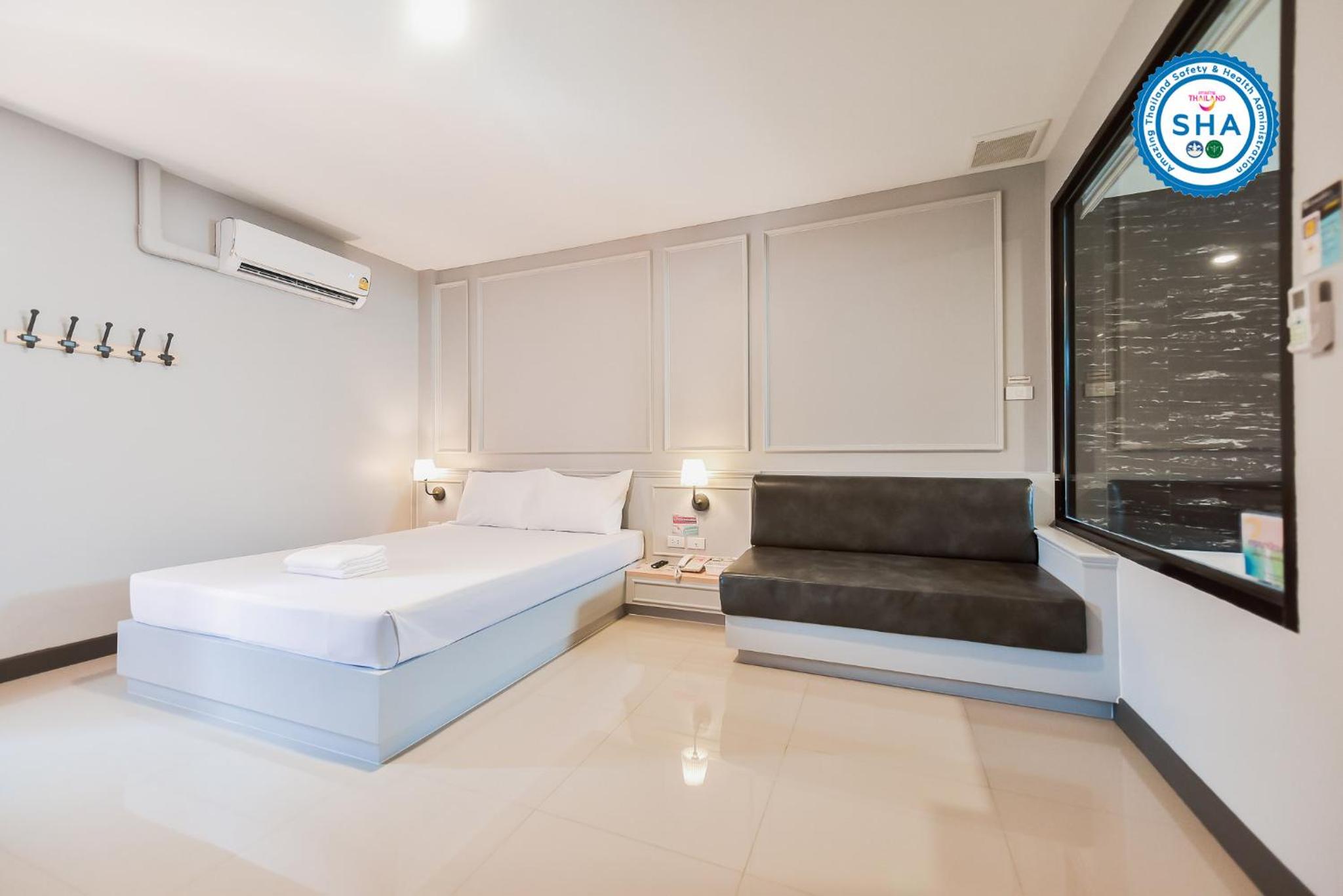Suite with Spa Bath - Photo 15