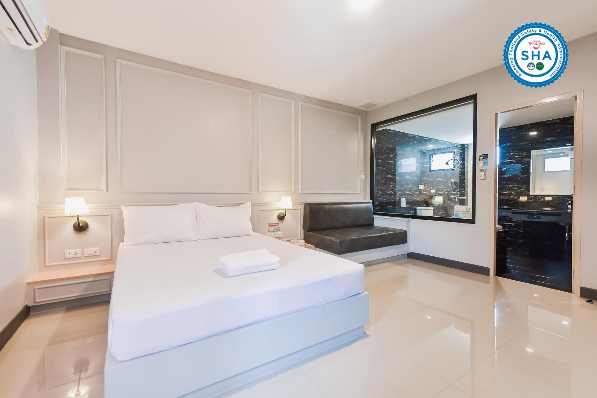 Suite with Spa Bath - Photo 1
