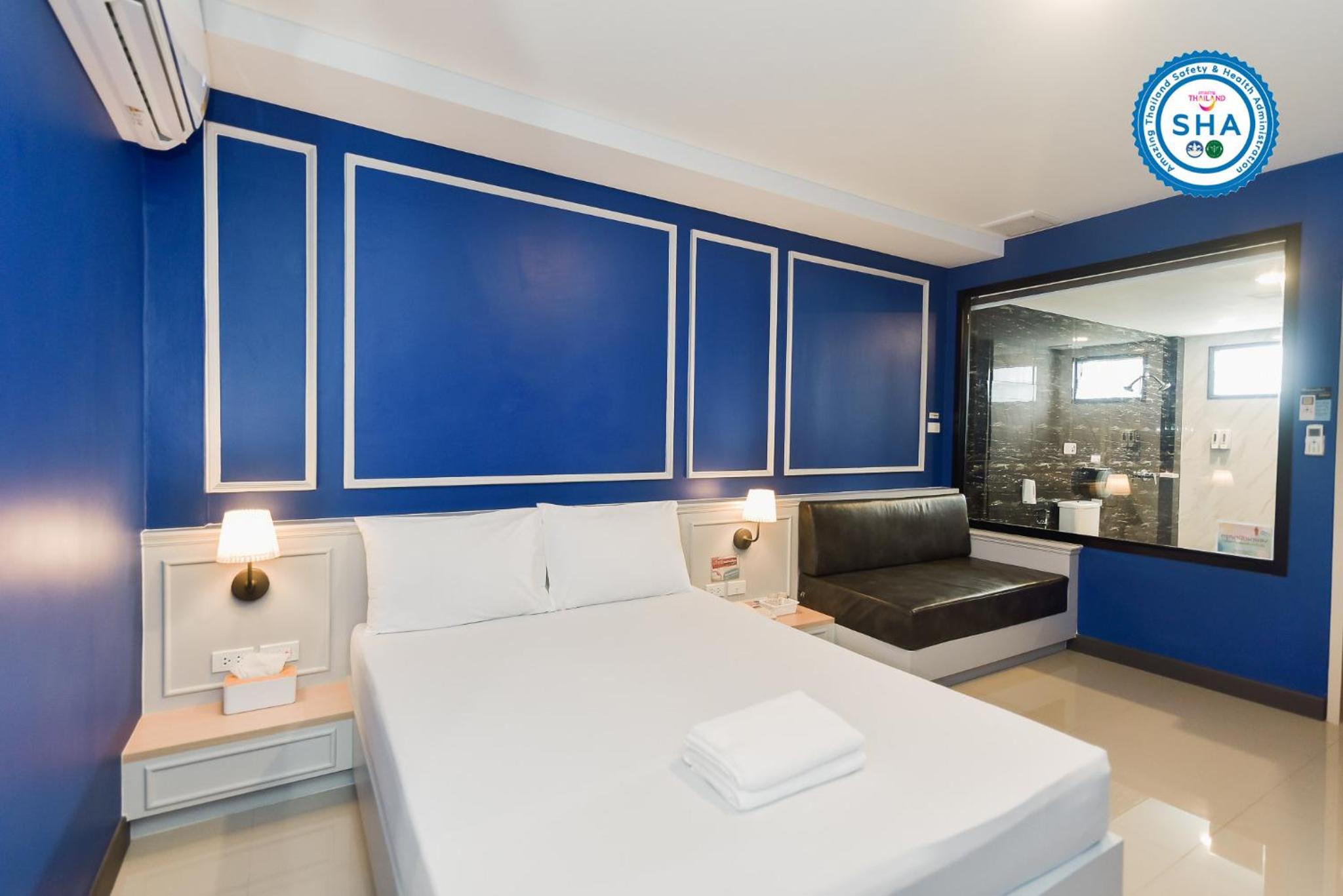 Suite with Spa Bath - Photo 13