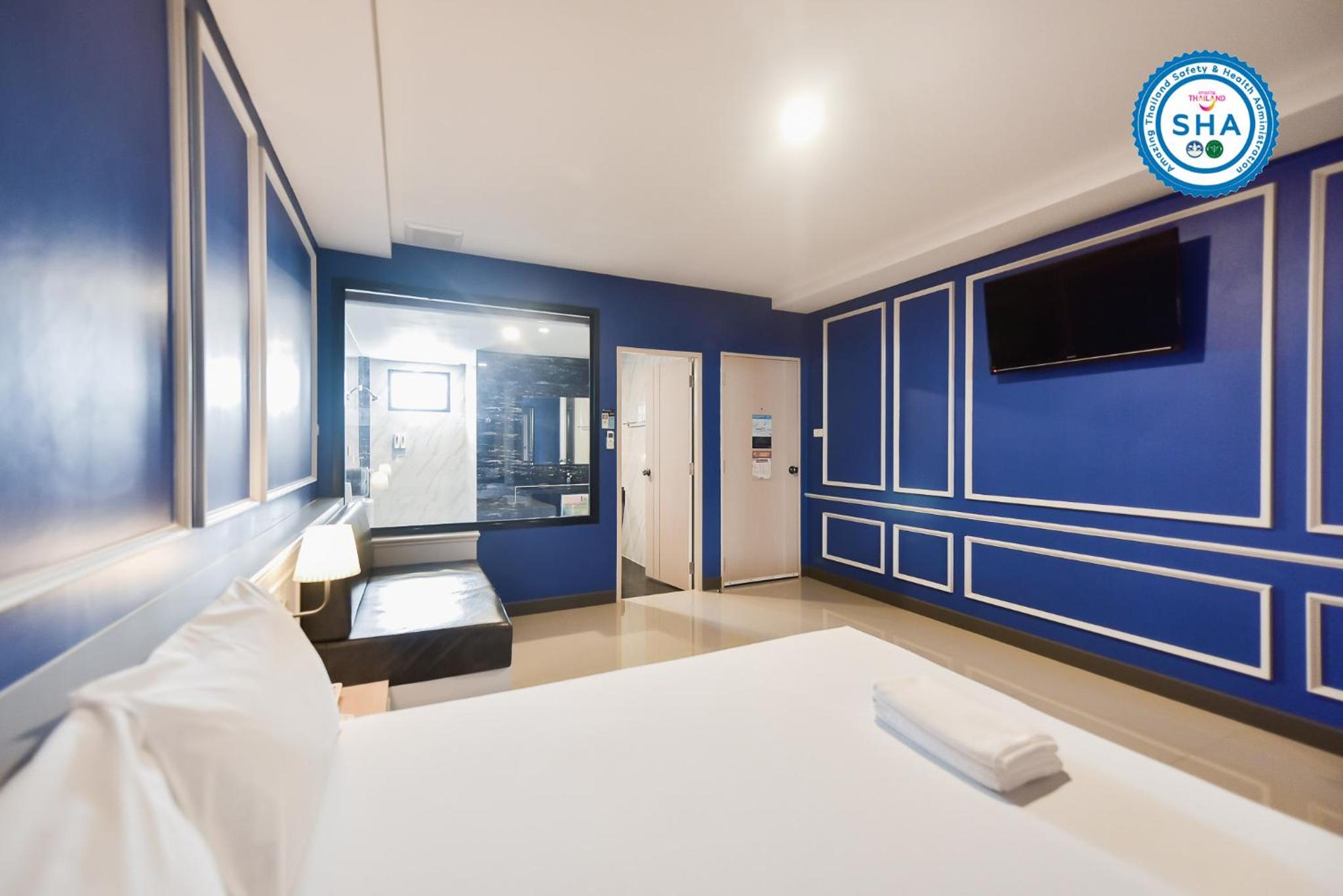 Suite with Spa Bath - Photo 14