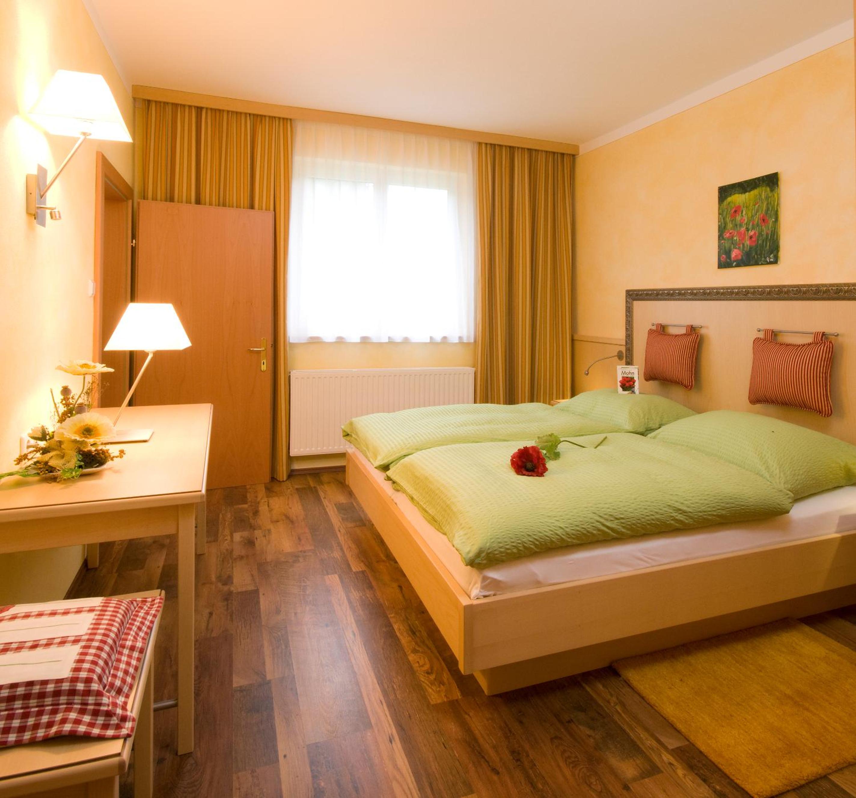 Large Double Room photo 1