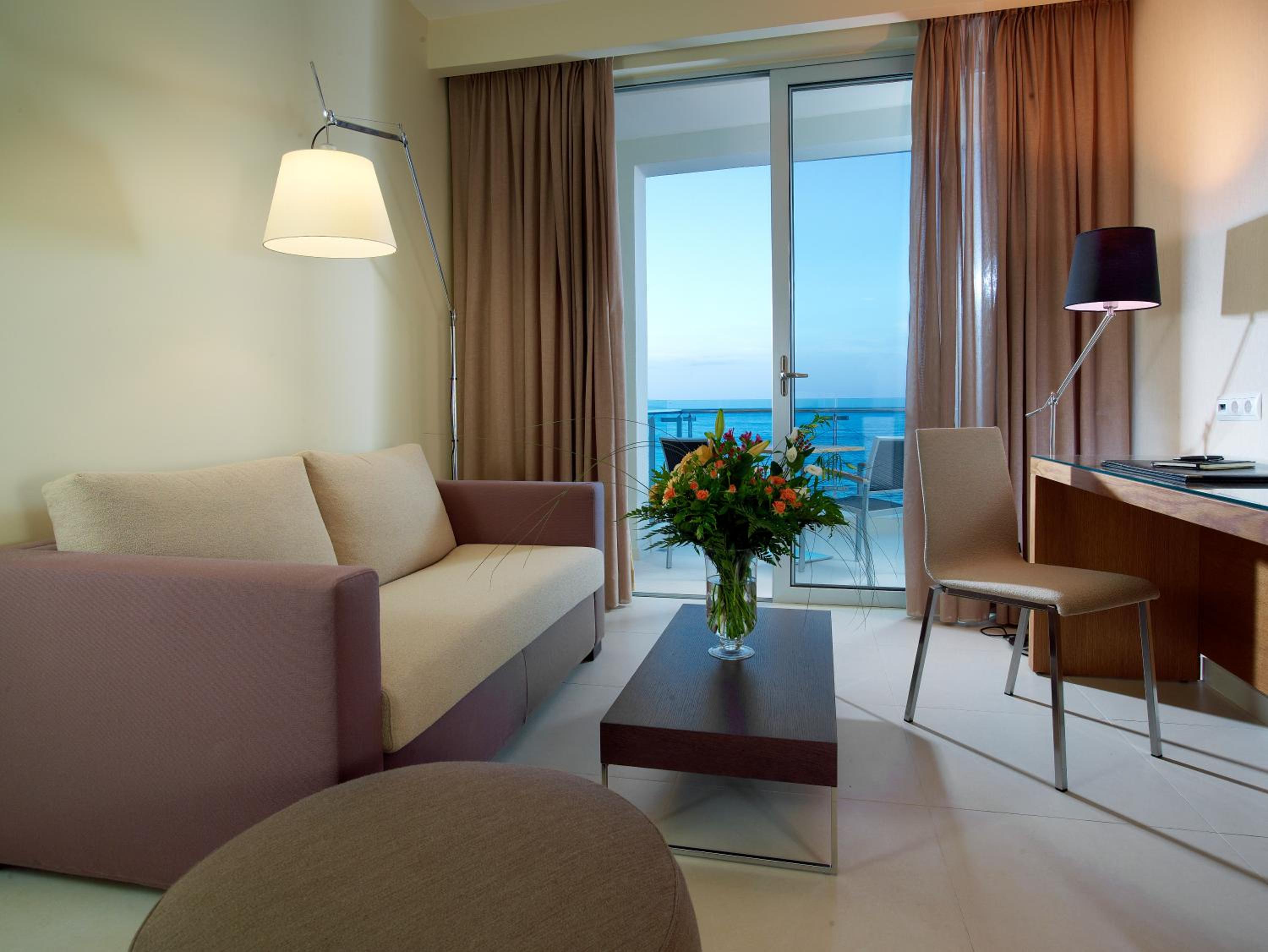 Junior Suite with Sea View - Photo 9