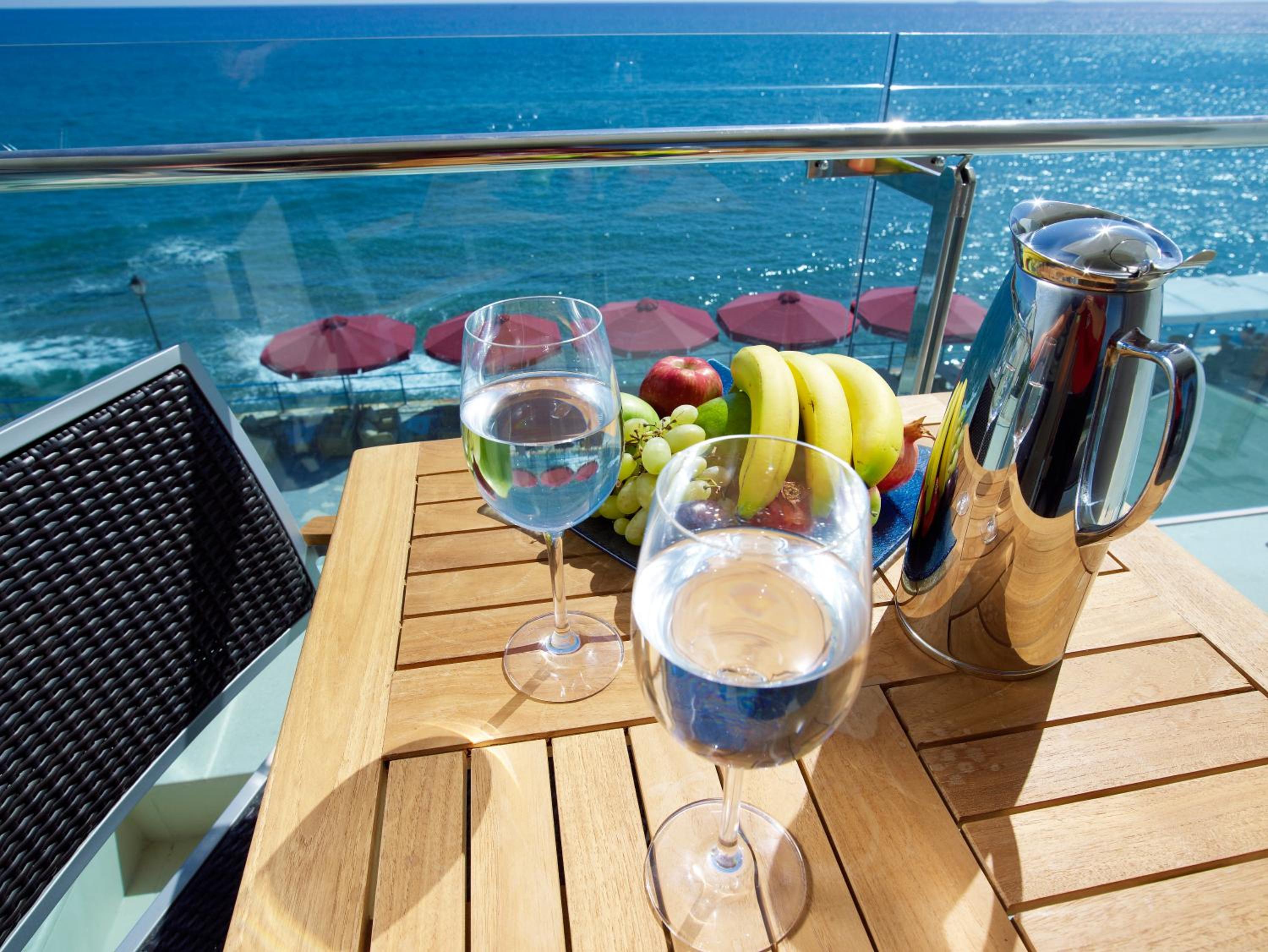 Twin Room with Sea View - Photo 9