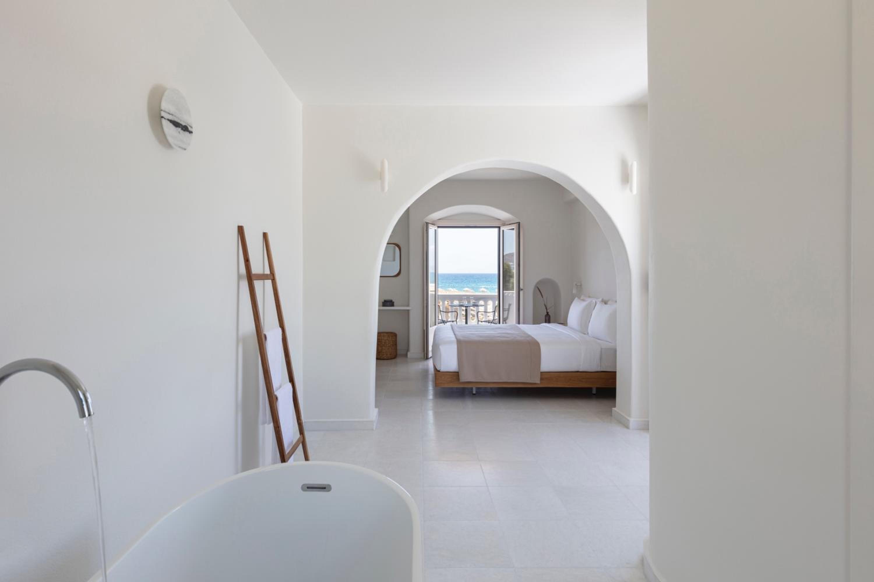 Deluxe Sea View Suite - Photo 1
