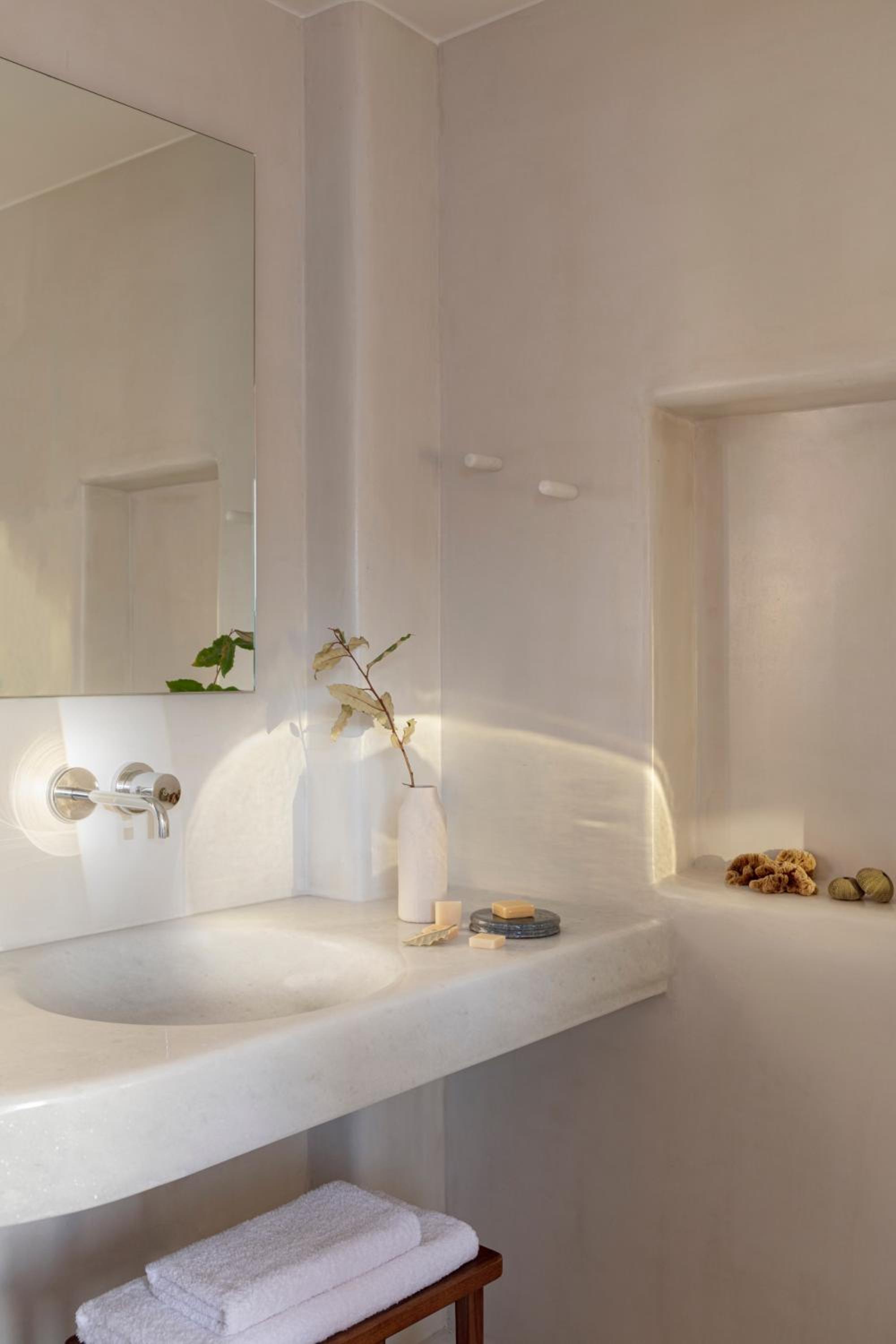 Deluxe Sea View Suite - Photo 13