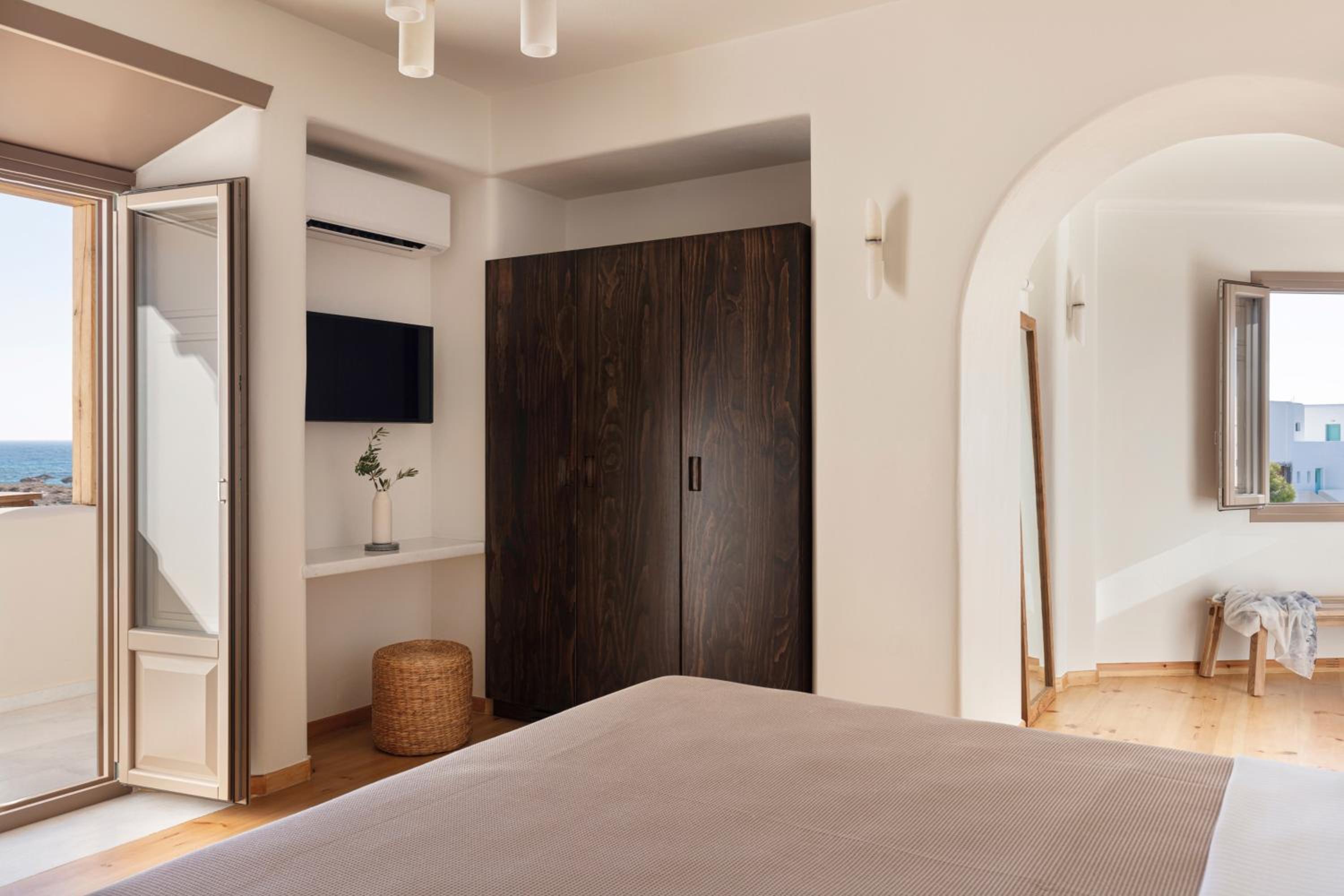 Deluxe Sea View Suite - Photo 14